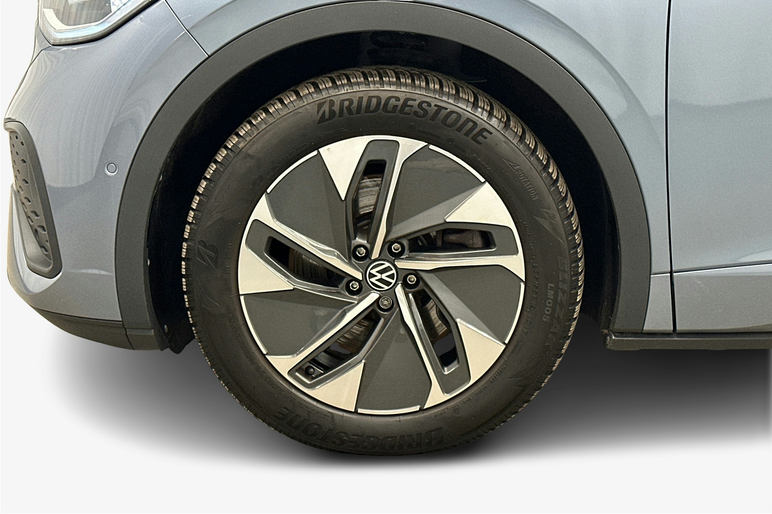 sininen Volkswagen ID.5 2022 kuva 11.