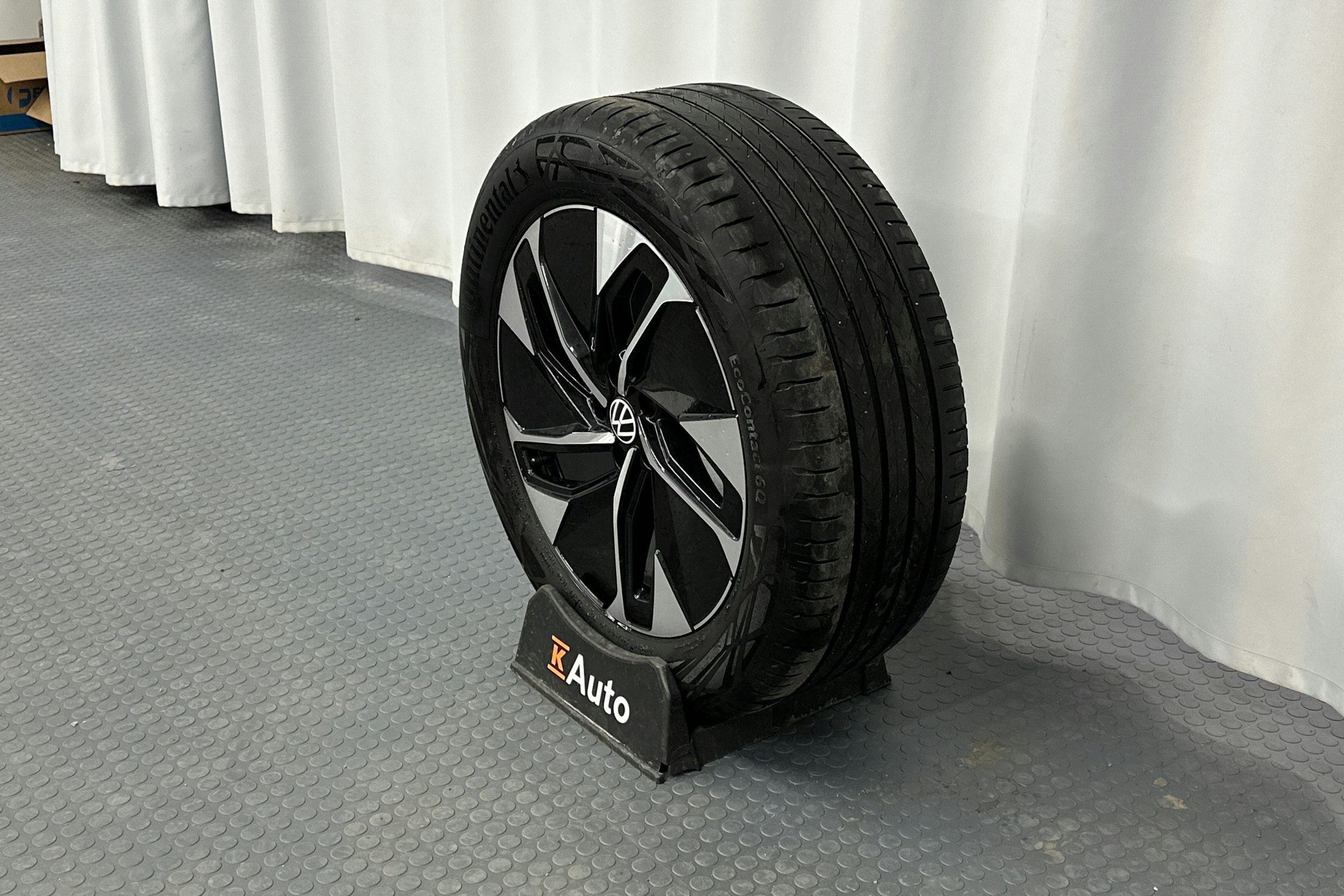 sininen Volkswagen ID.5 2022 kuva 13.