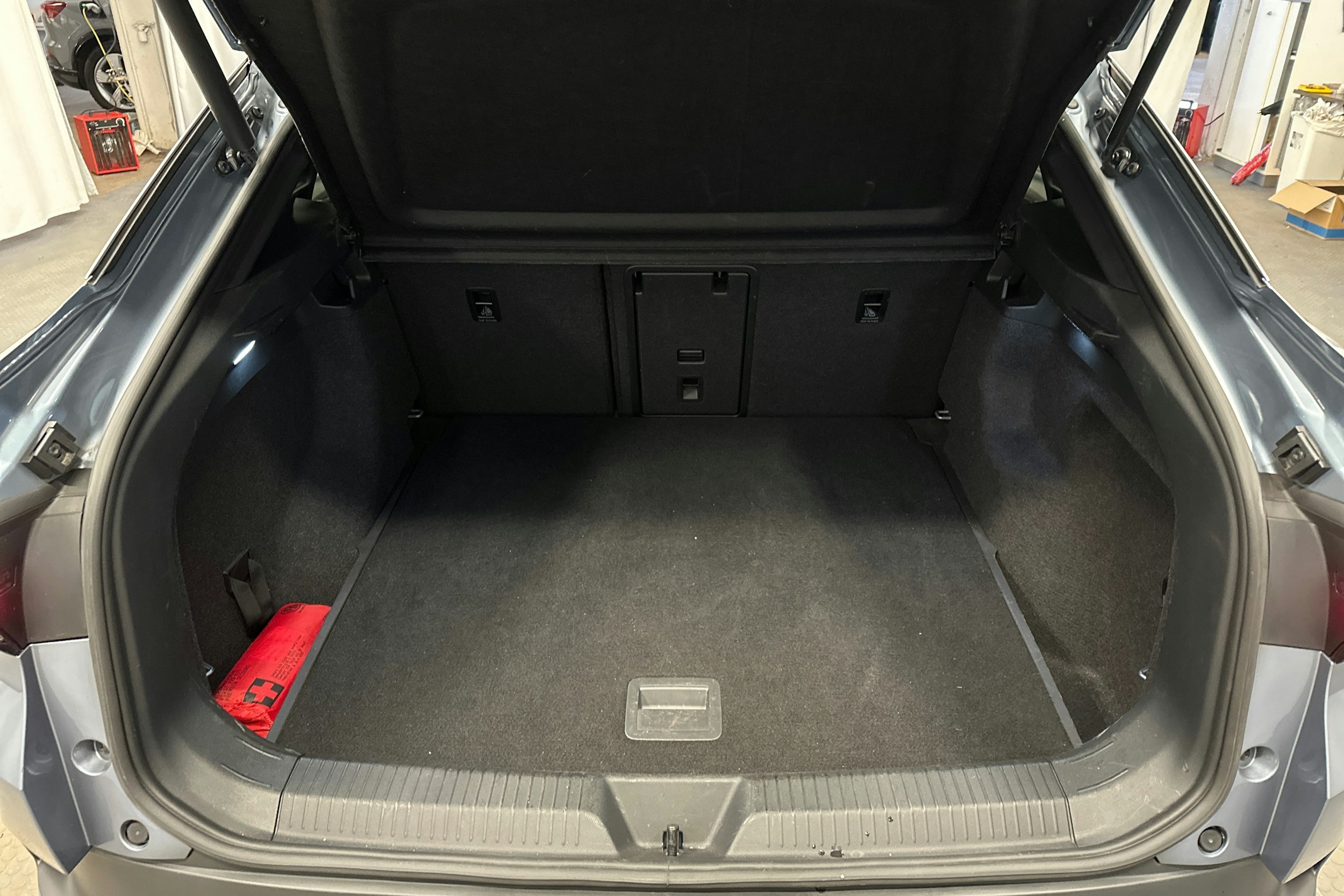 sininen Volkswagen ID.5 2022 kuva 14.