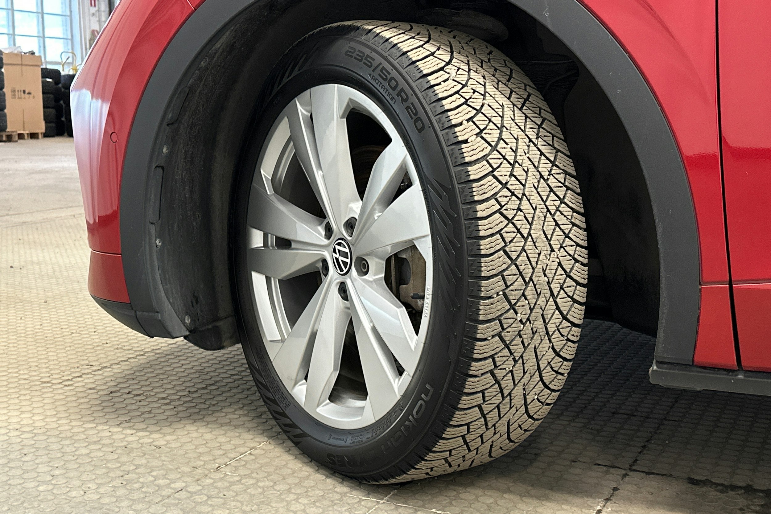 punainen Volkswagen ID.5 2022 kuva 13.