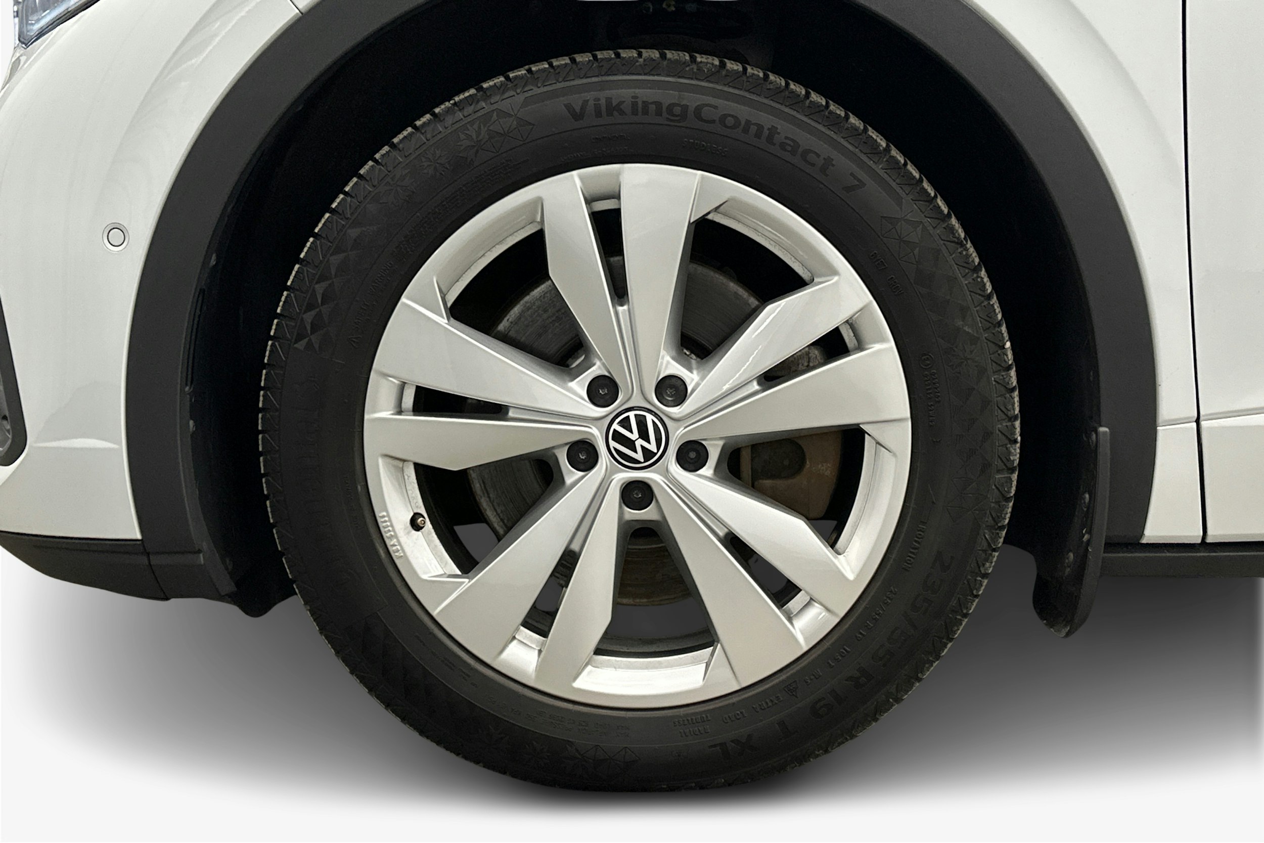 valkoinen Volkswagen ID.5 2022 kuva 11.