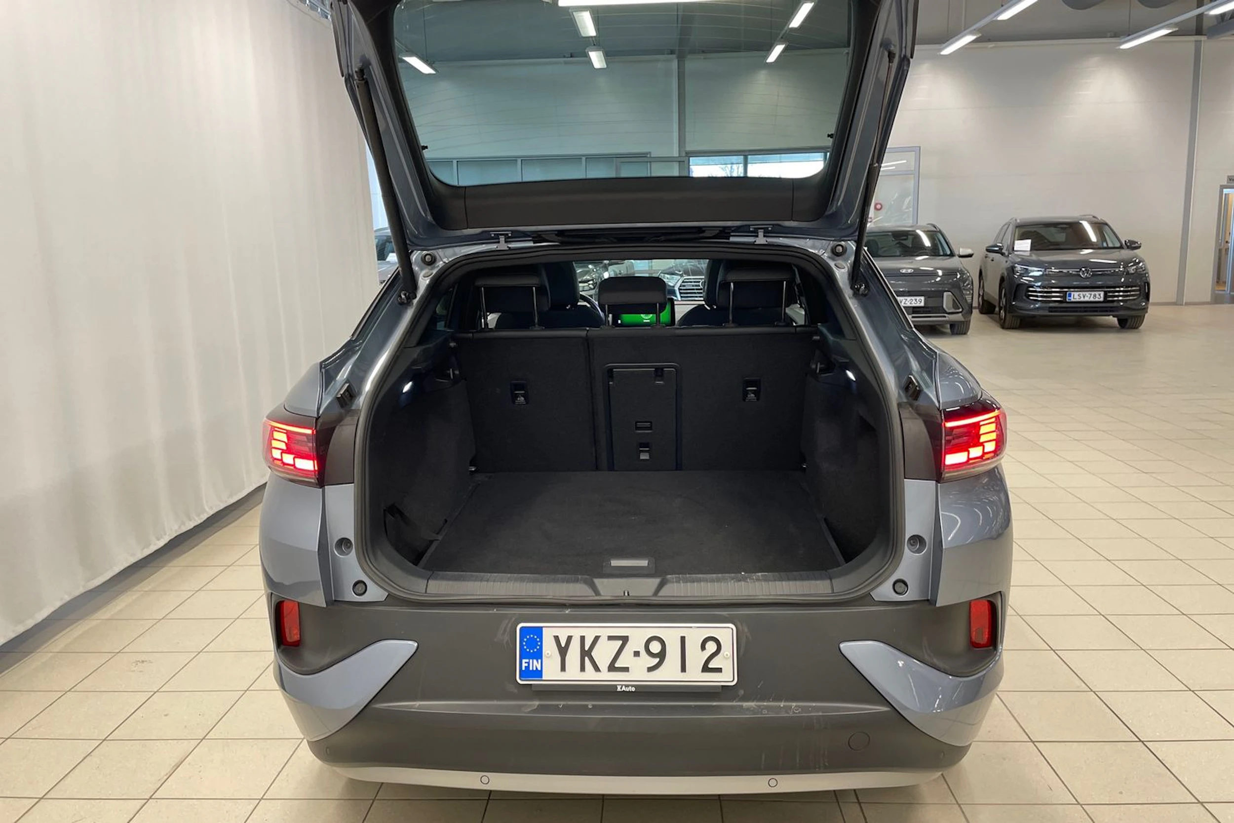 Sininen Volkswagen ID.5 2022 kuva 15.