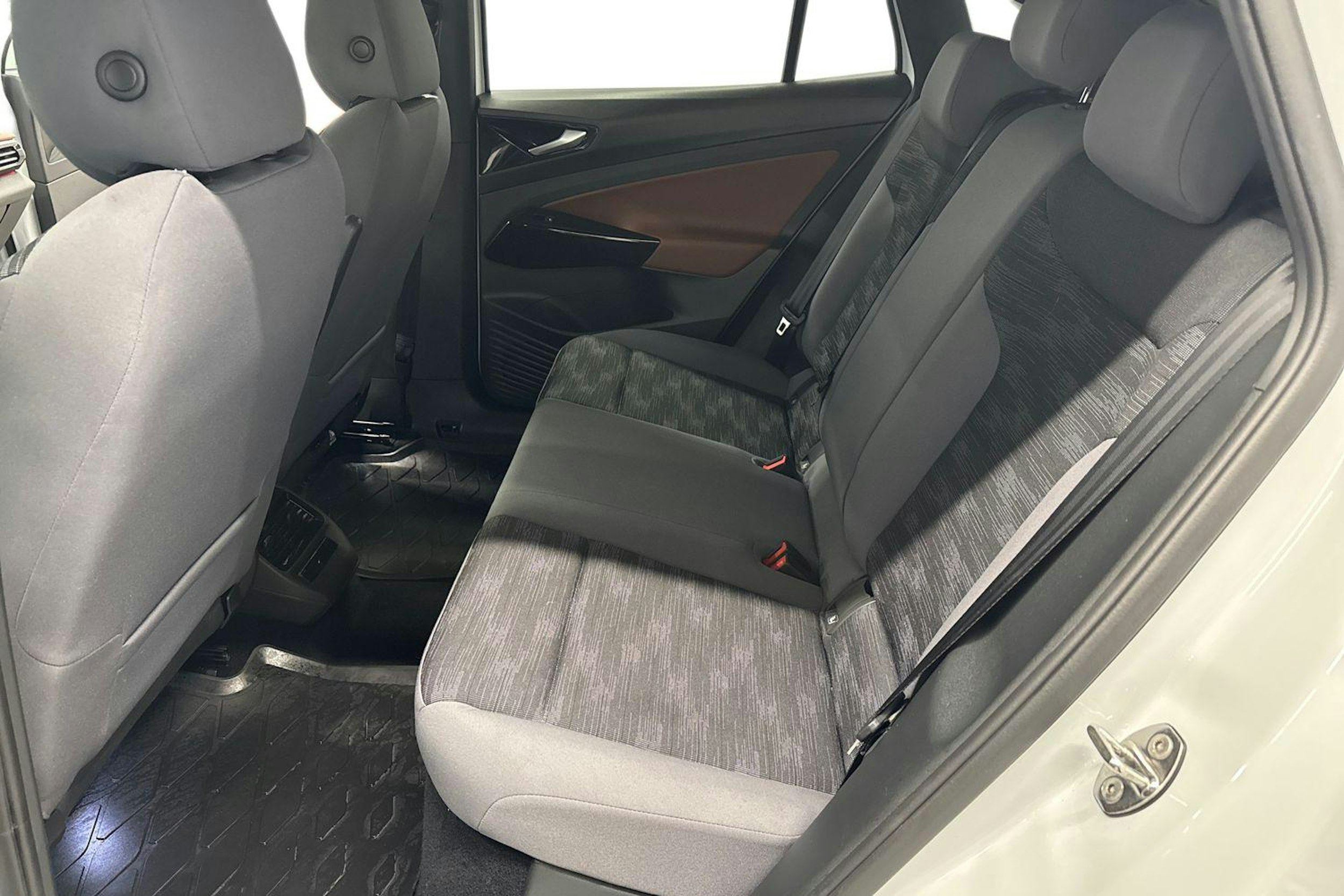 valkoinen Volkswagen ID.5 2022 kuva 10.