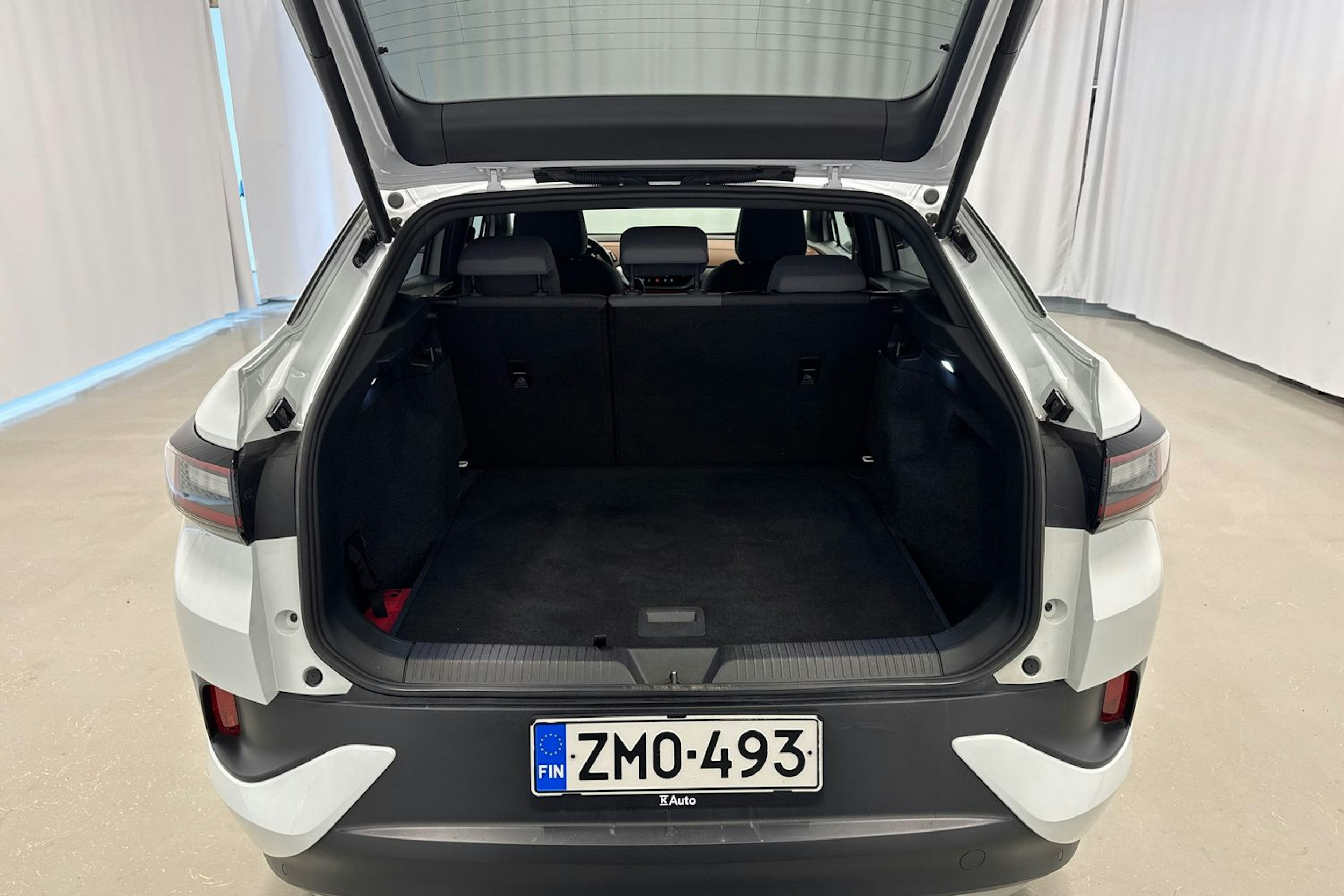 valkoinen Volkswagen ID.5 2022 kuva 27.