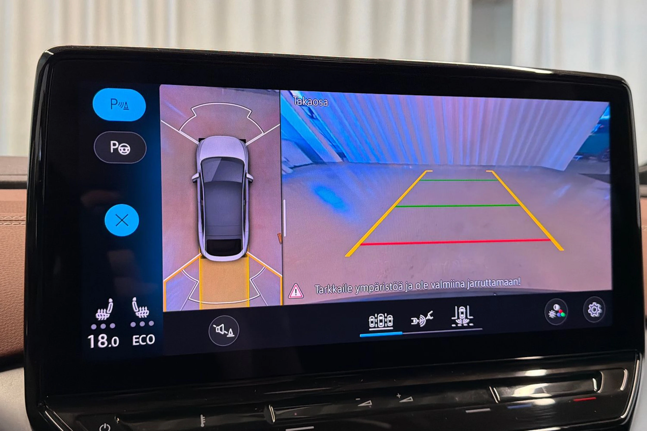 valkoinen Volkswagen ID.5 2022 kuva 32.