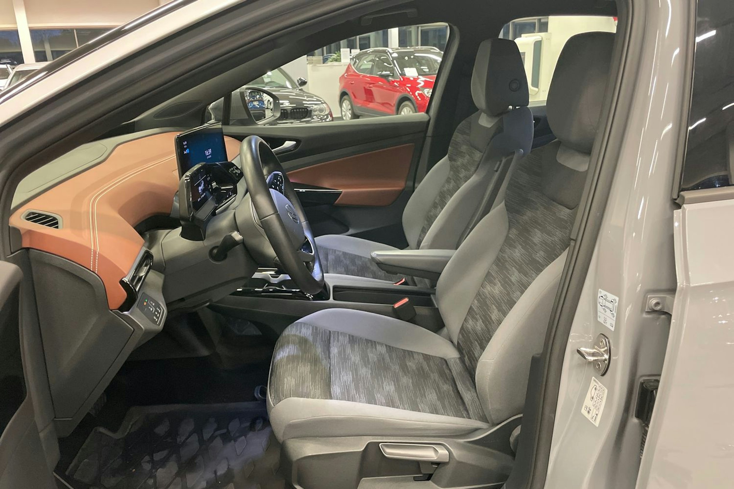 harmaa Volkswagen ID.5 2022 kuva 18.