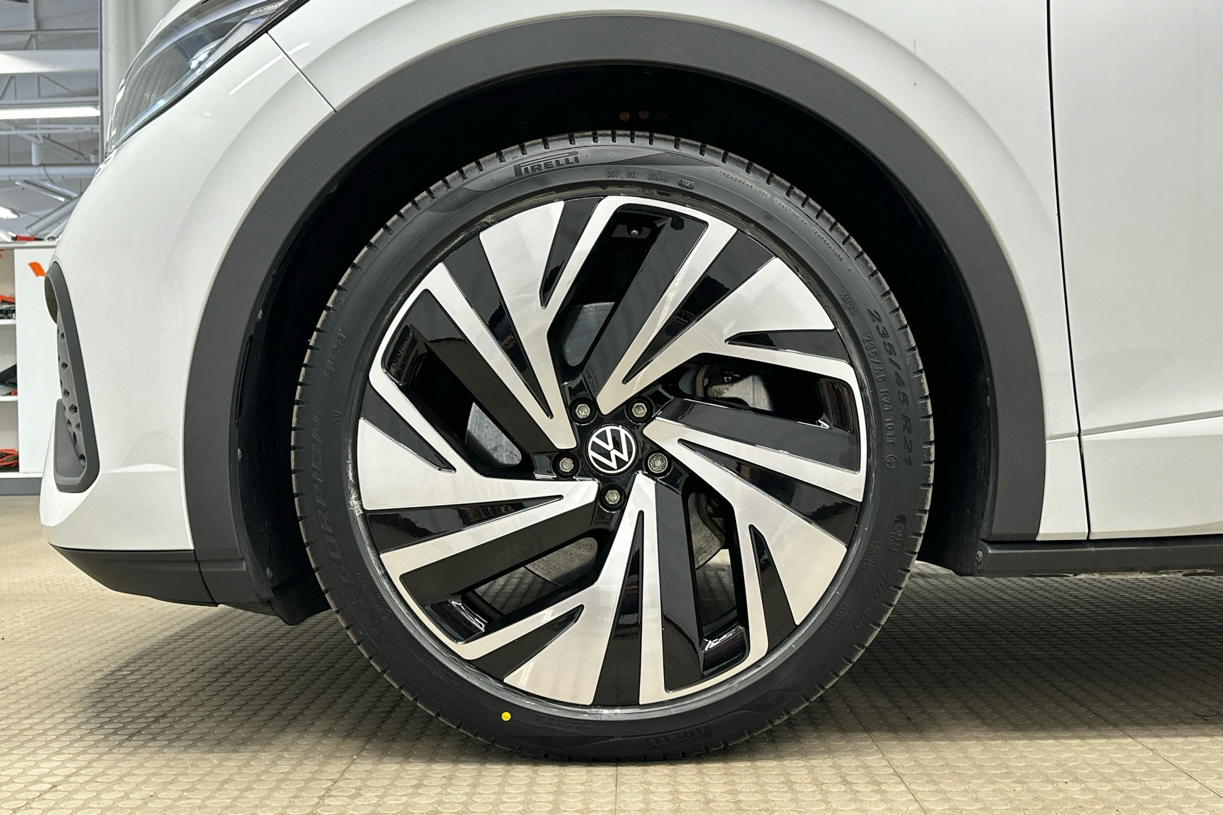 valkoinen Volkswagen ID.5 2022 kuva 9.