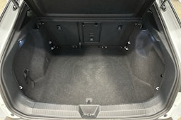 valkoinen Volkswagen ID.5 2022 kuva 18.