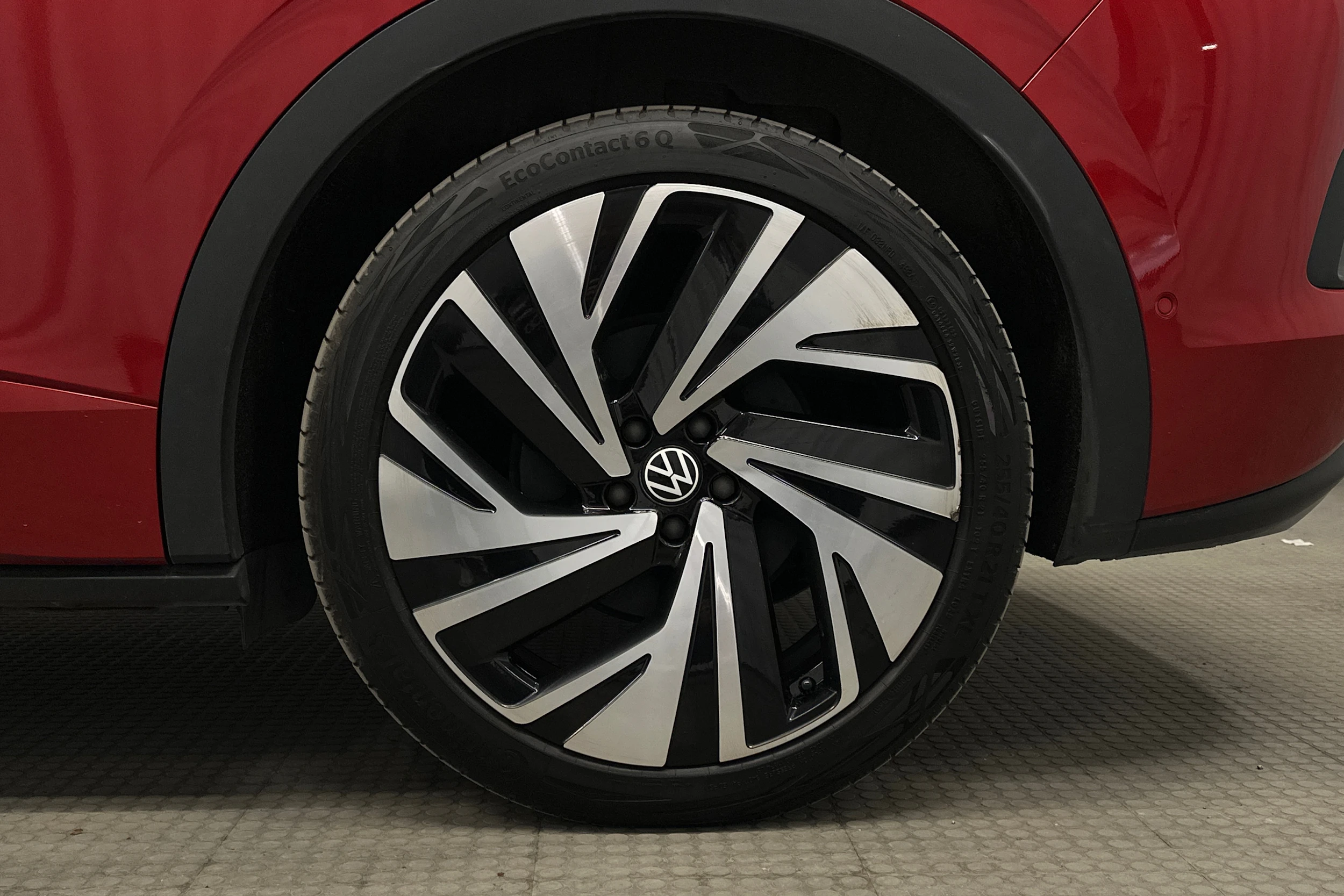 punainen Volkswagen ID.5 2022 kuva 10.