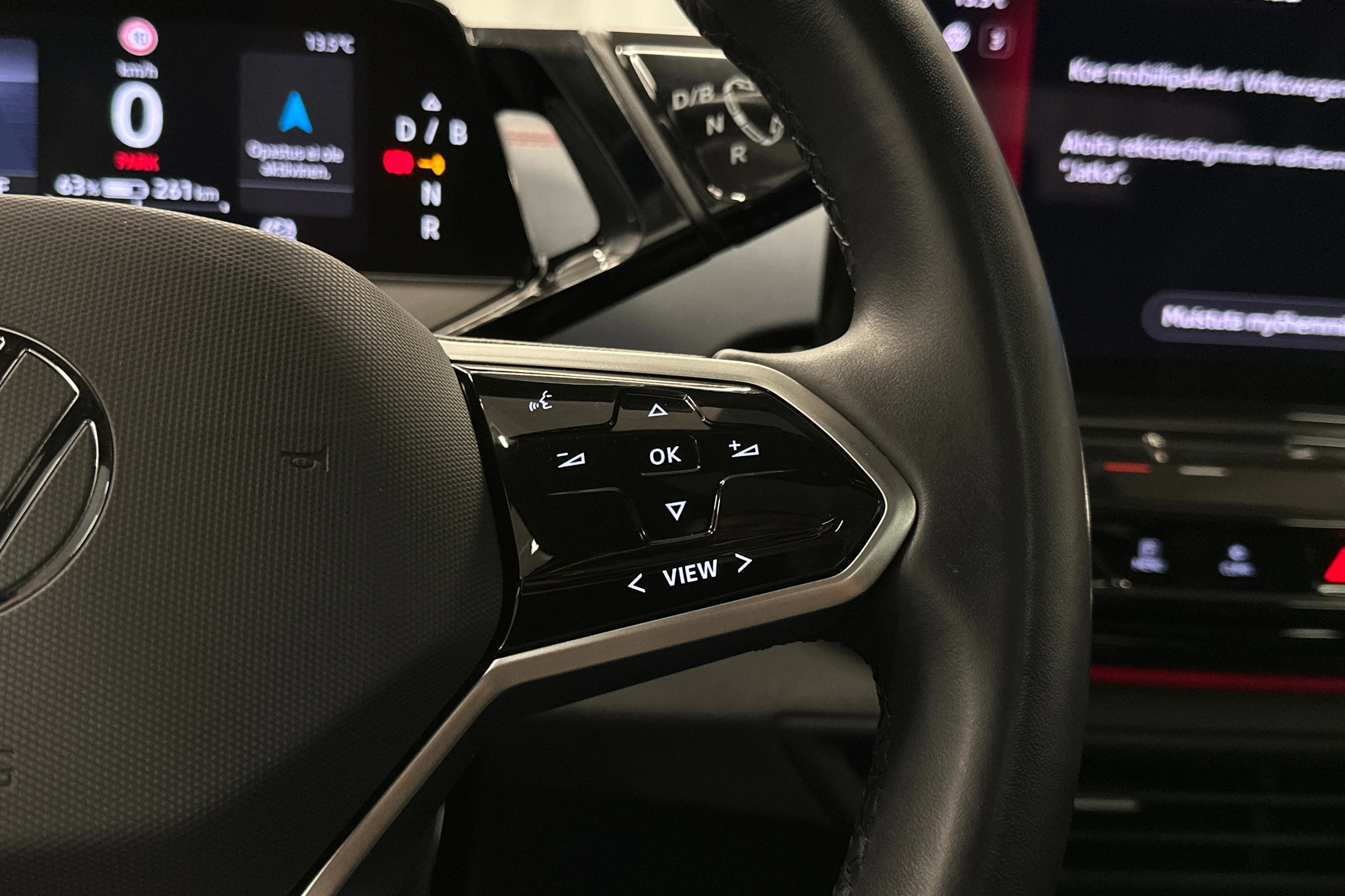 punainen Volkswagen ID.5 2022 kuva 12.