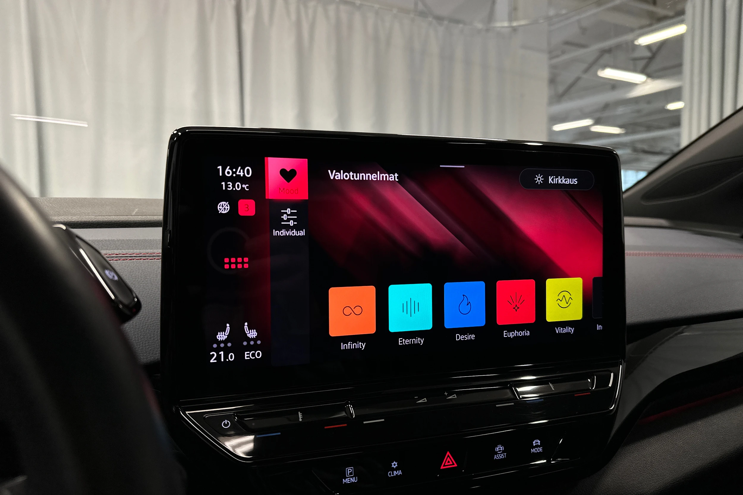 punainen Volkswagen ID.5 2022 kuva 18.