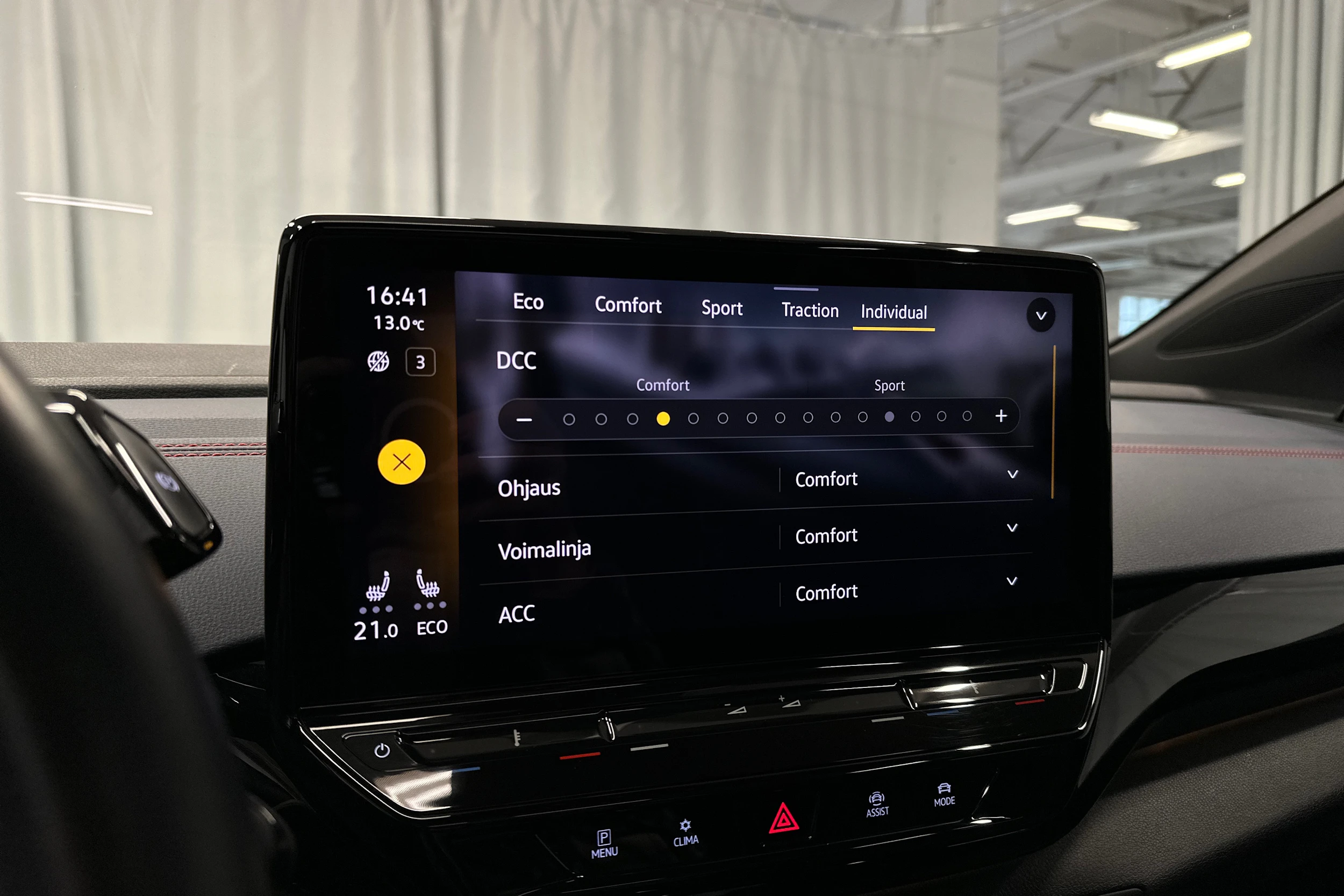 punainen Volkswagen ID.5 2022 kuva 21.