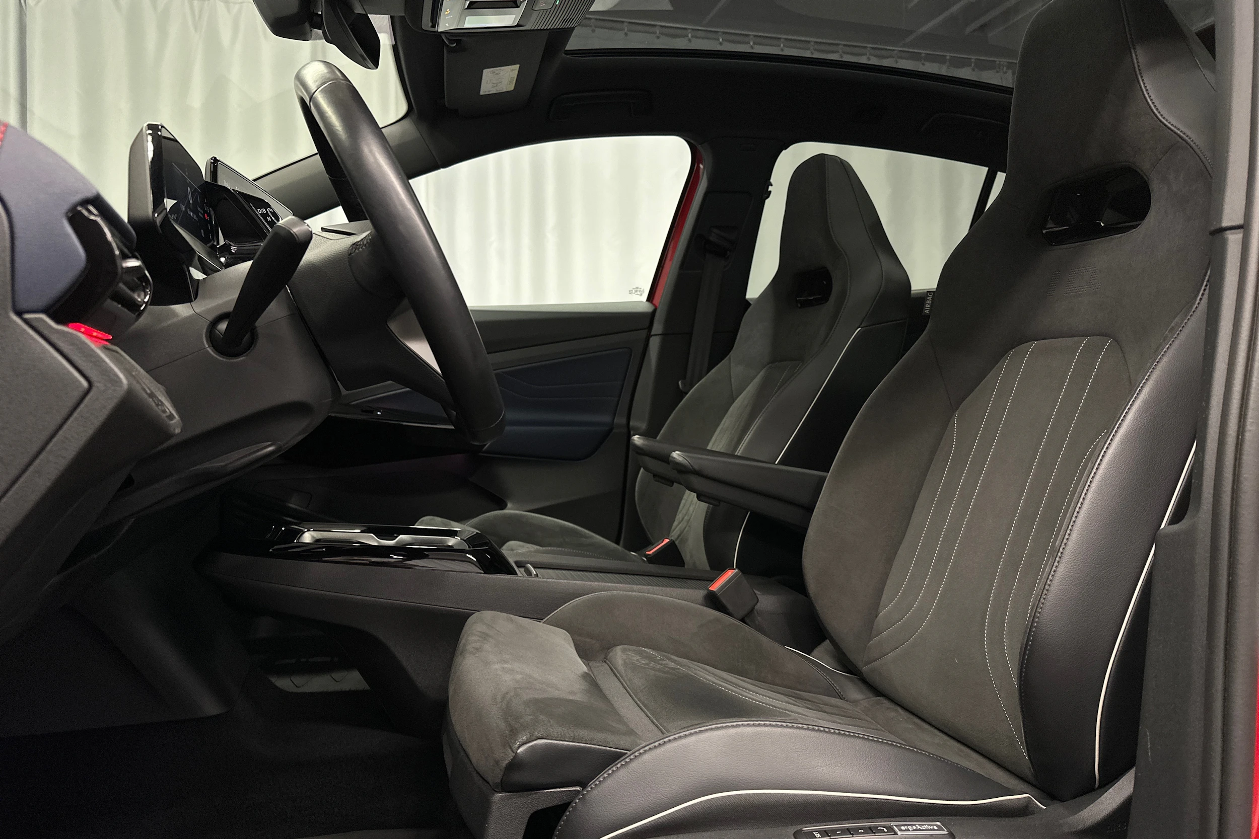 punainen Volkswagen ID.5 2022 kuva 23.