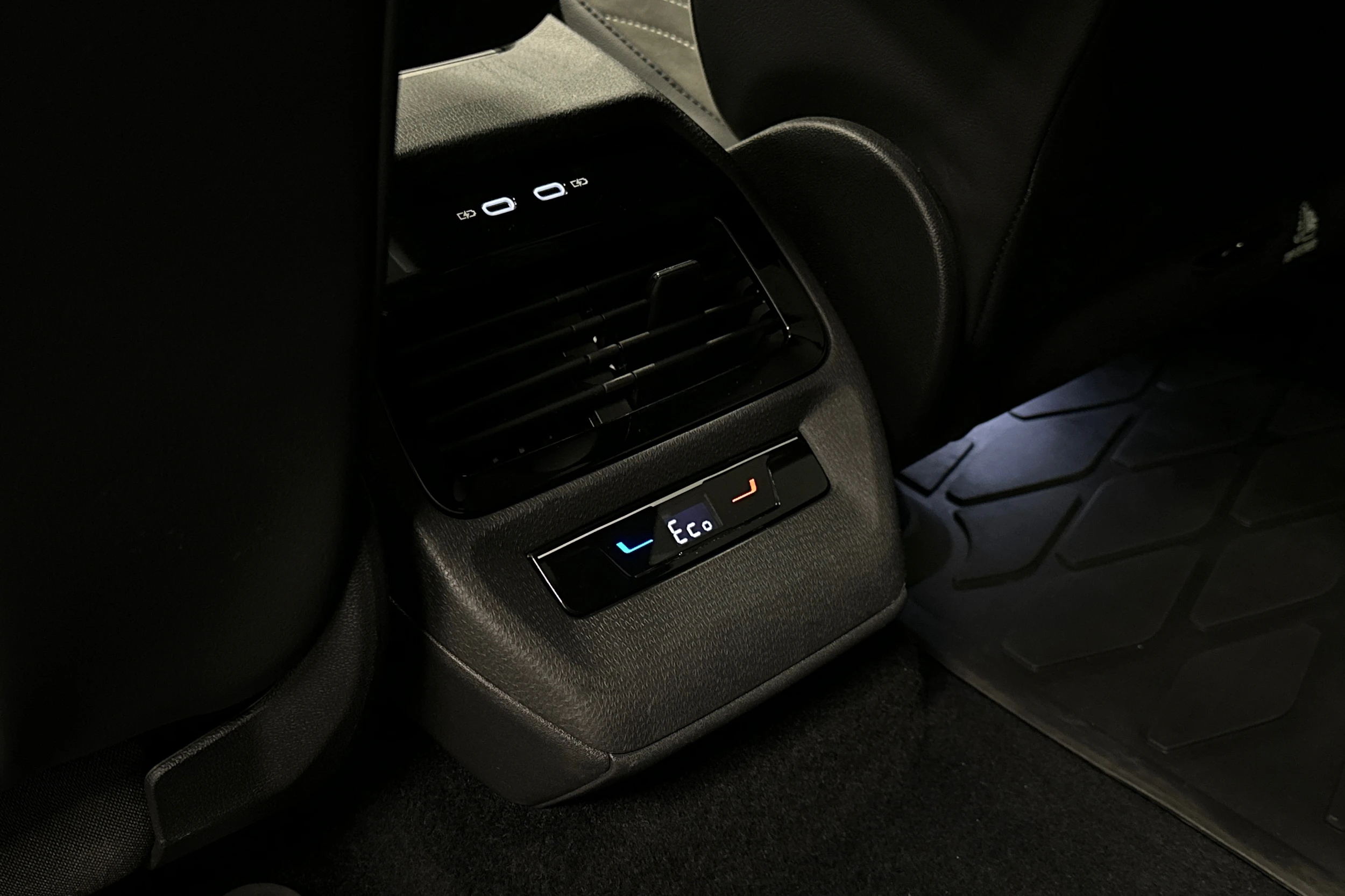 punainen Volkswagen ID.5 2022 kuva 25.