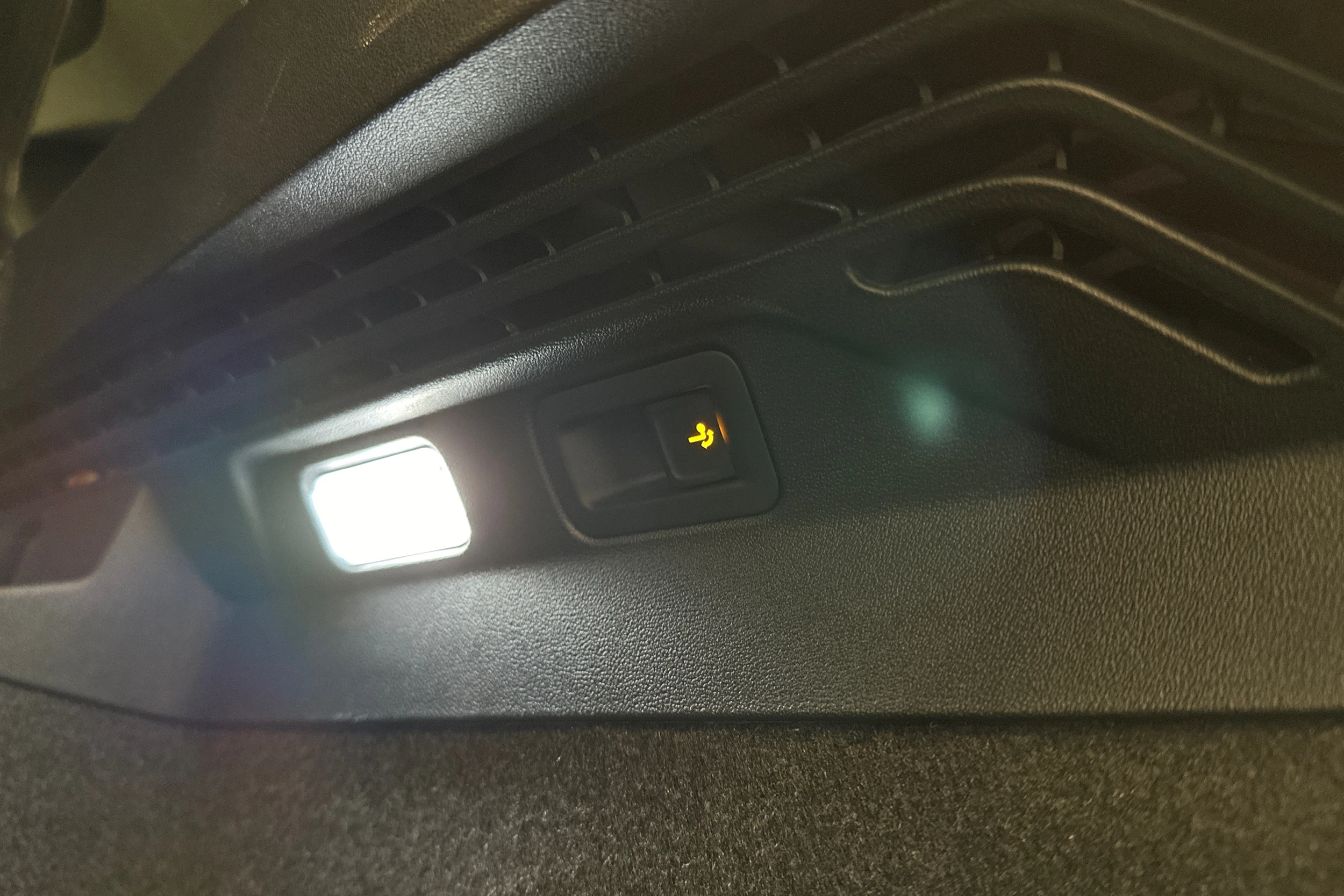 punainen Volkswagen ID.5 2022 kuva 27.