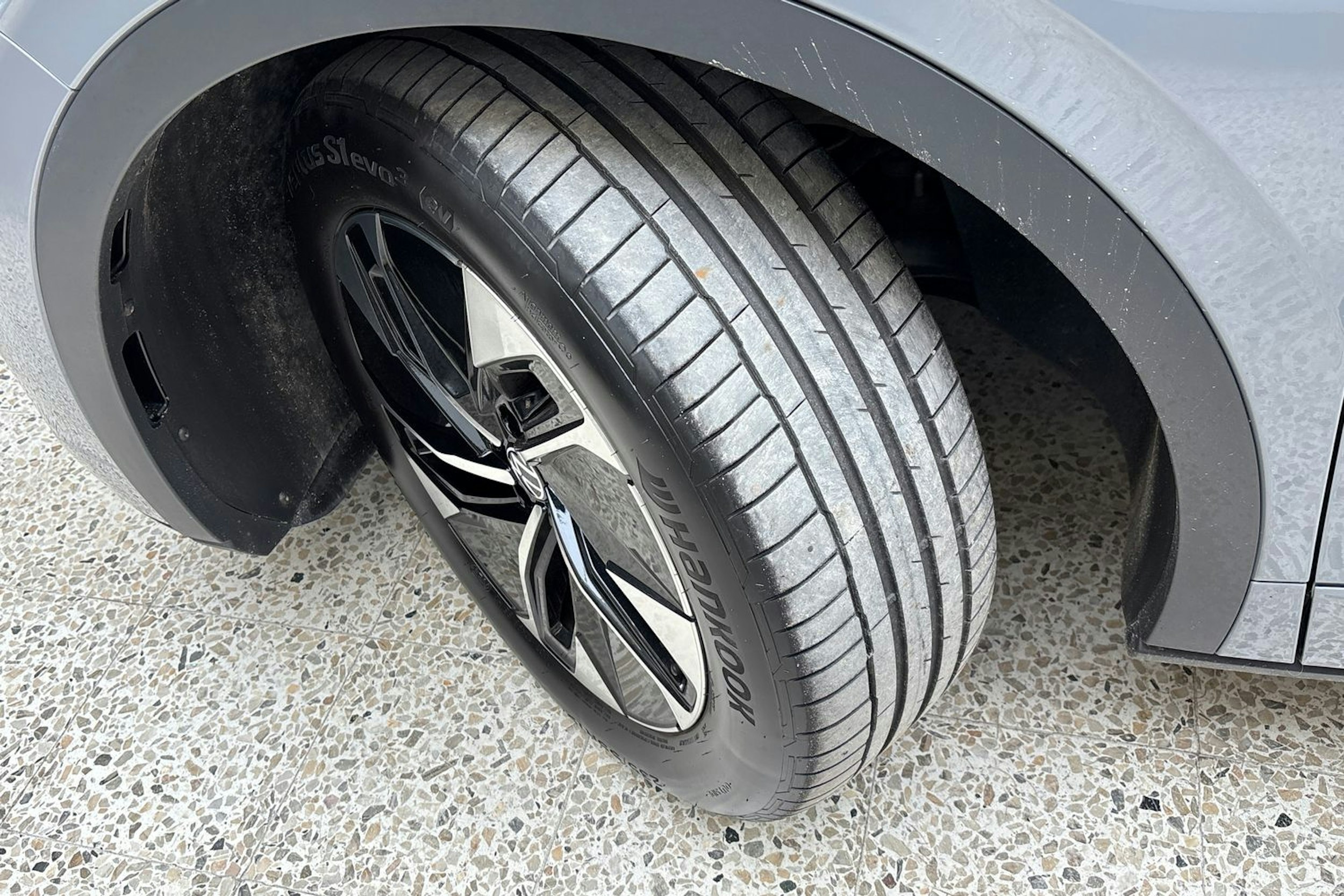 harmaa Volkswagen ID.5 2023 kuva 13.