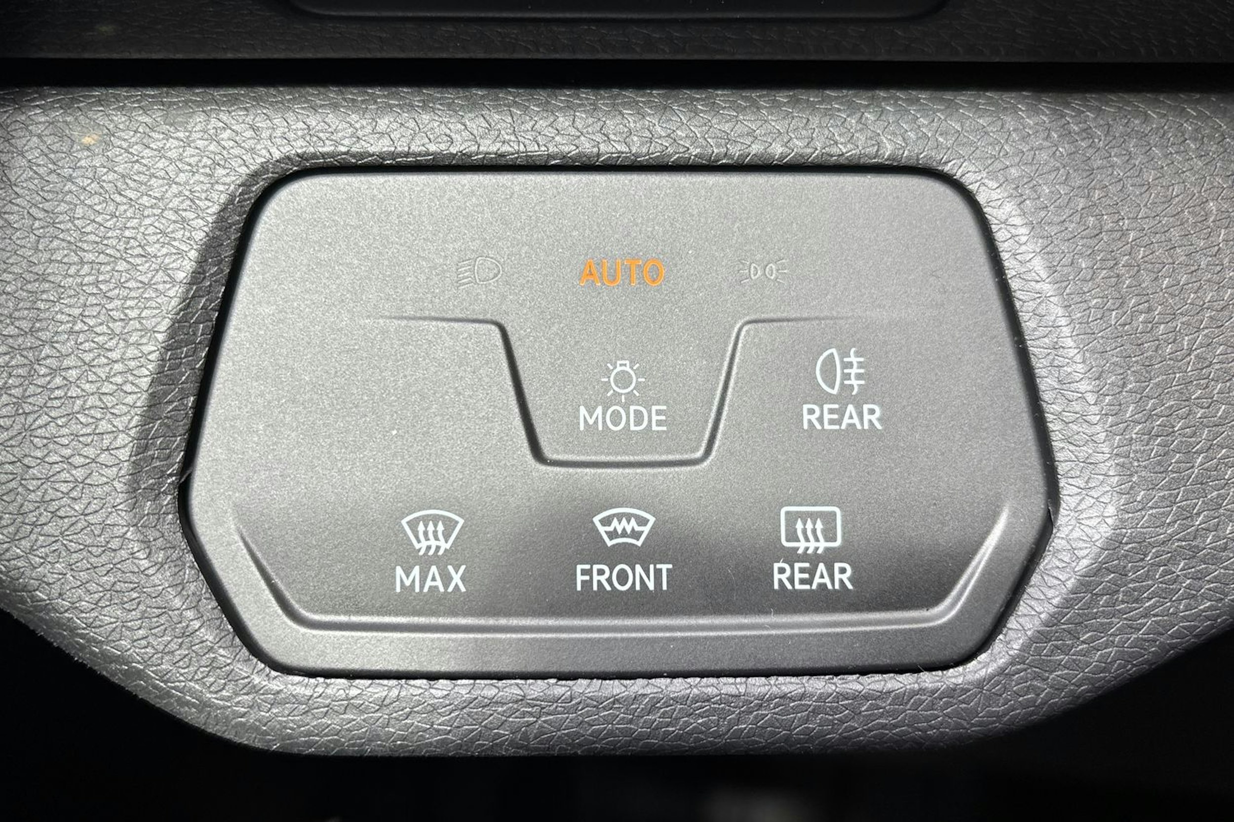 harmaa Volkswagen ID.5 2023 kuva 18.