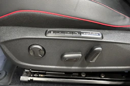 punainen Volkswagen ID.5 2023 kuva 16.