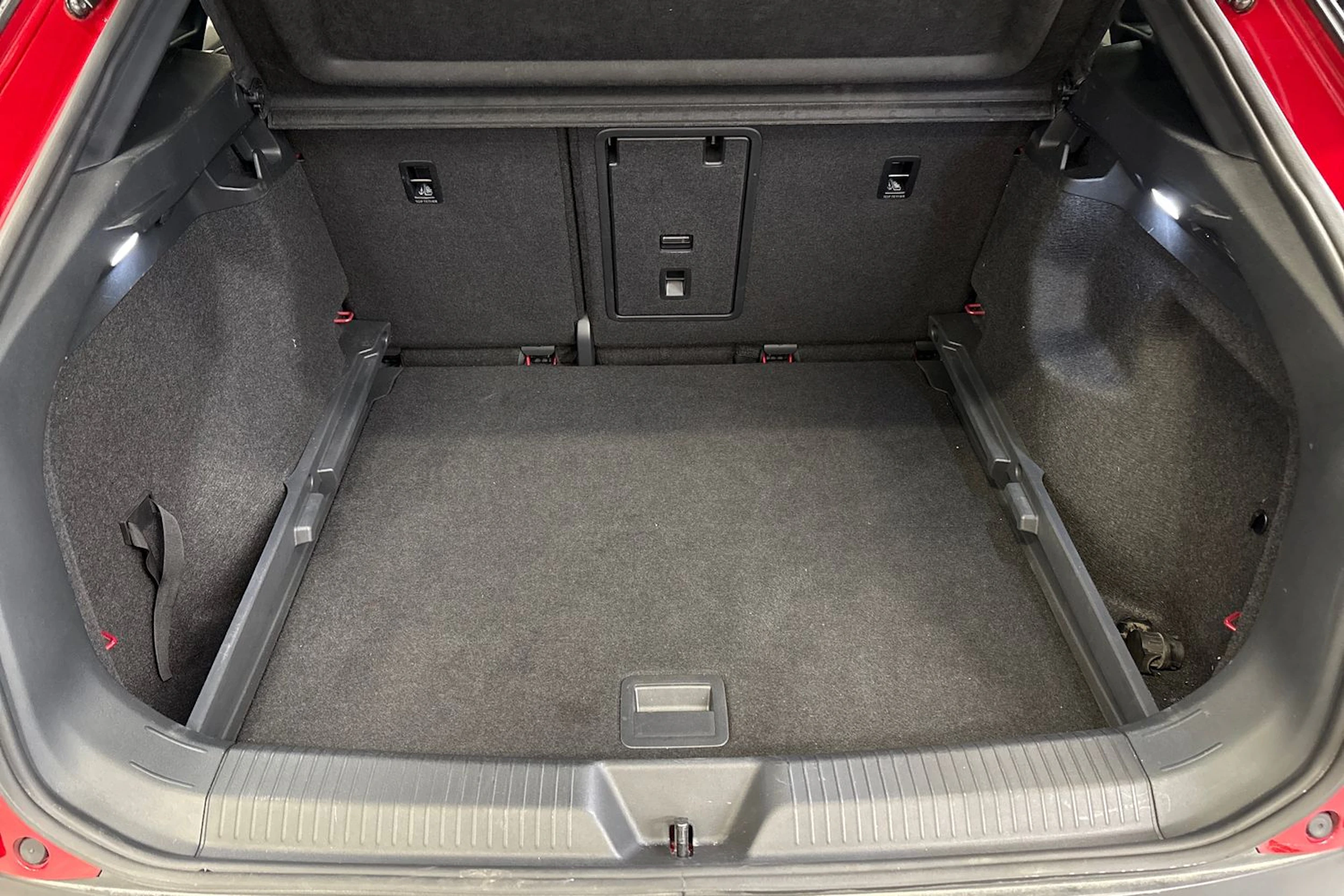 punainen Volkswagen ID.5 2023 kuva 19.