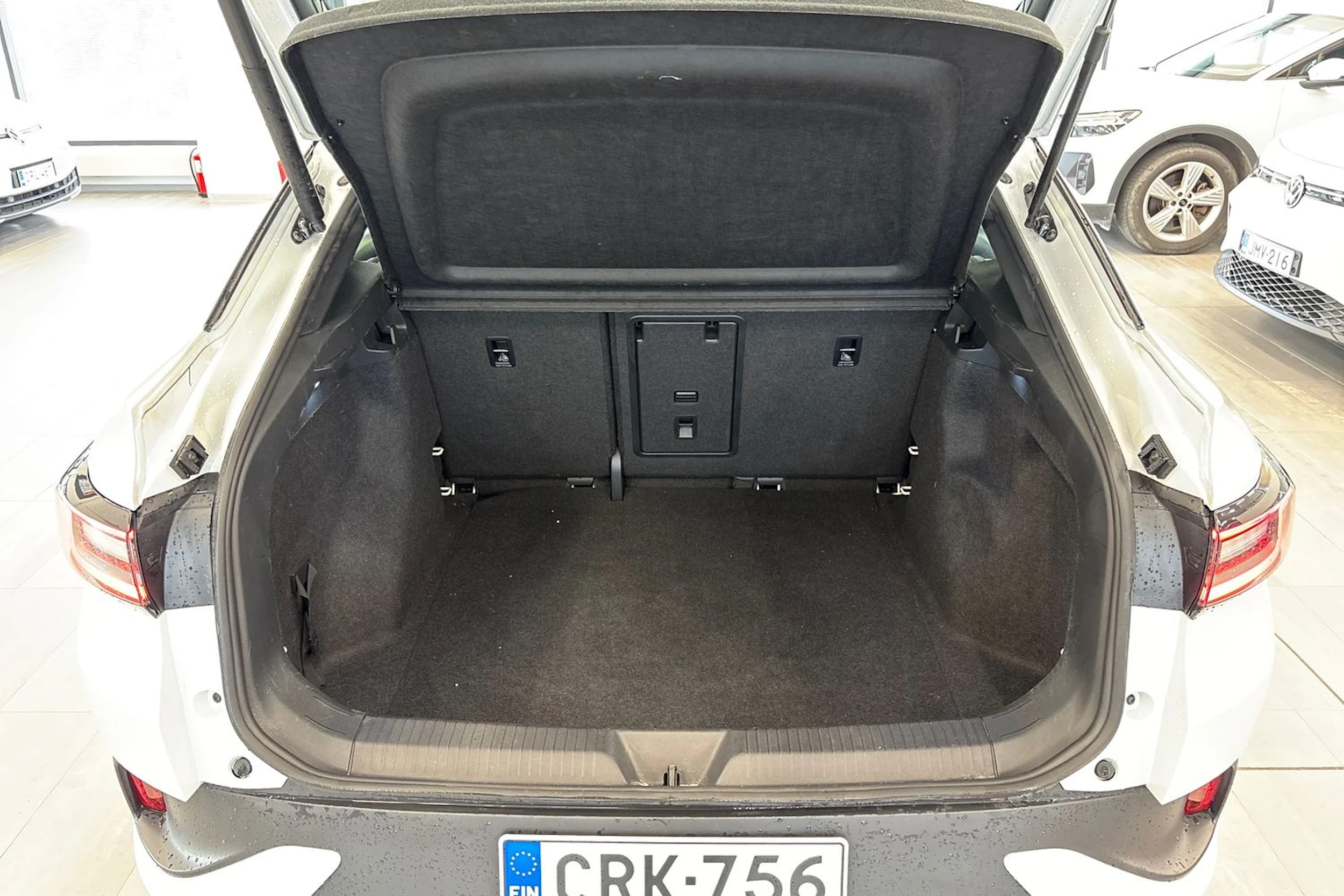valkoinen Volkswagen ID.5 2023 kuva 15.