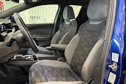 sininen Volkswagen ID.5 2023 kuva 6.