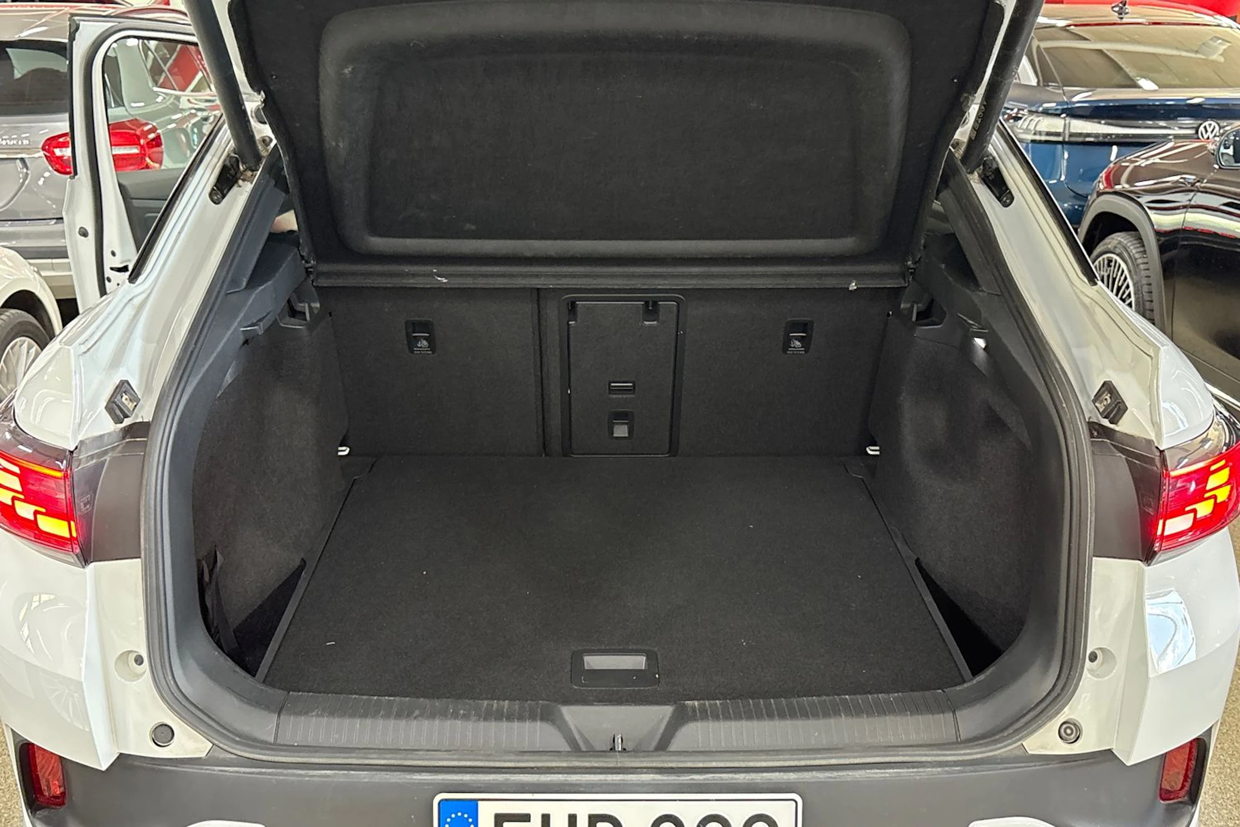 Valkoinen Volkswagen ID.5 2023 kuva 27.