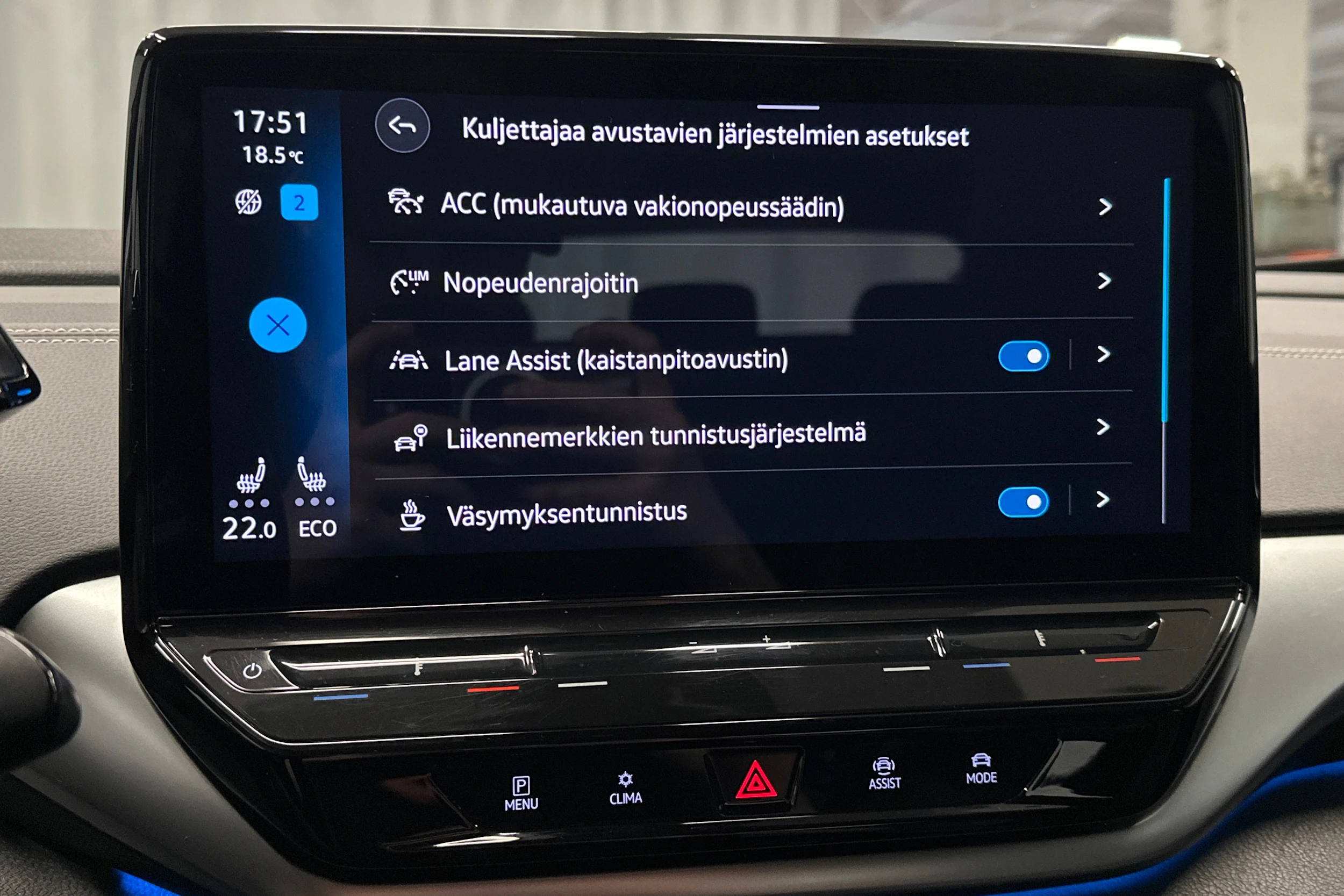 valkoinen Volkswagen ID.5 2023 kuva 25.