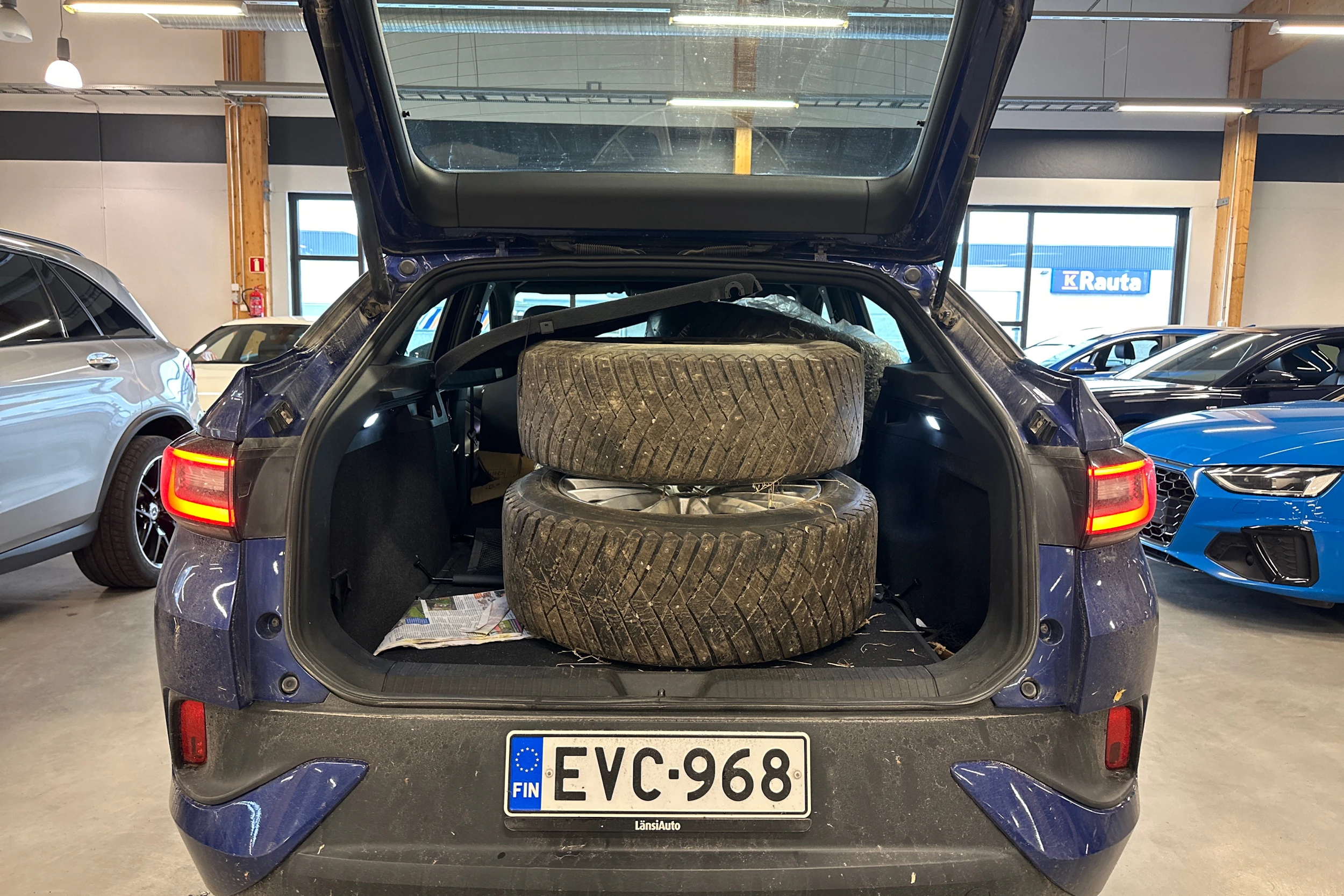 sininen Volkswagen ID.5 2023 kuva 4.