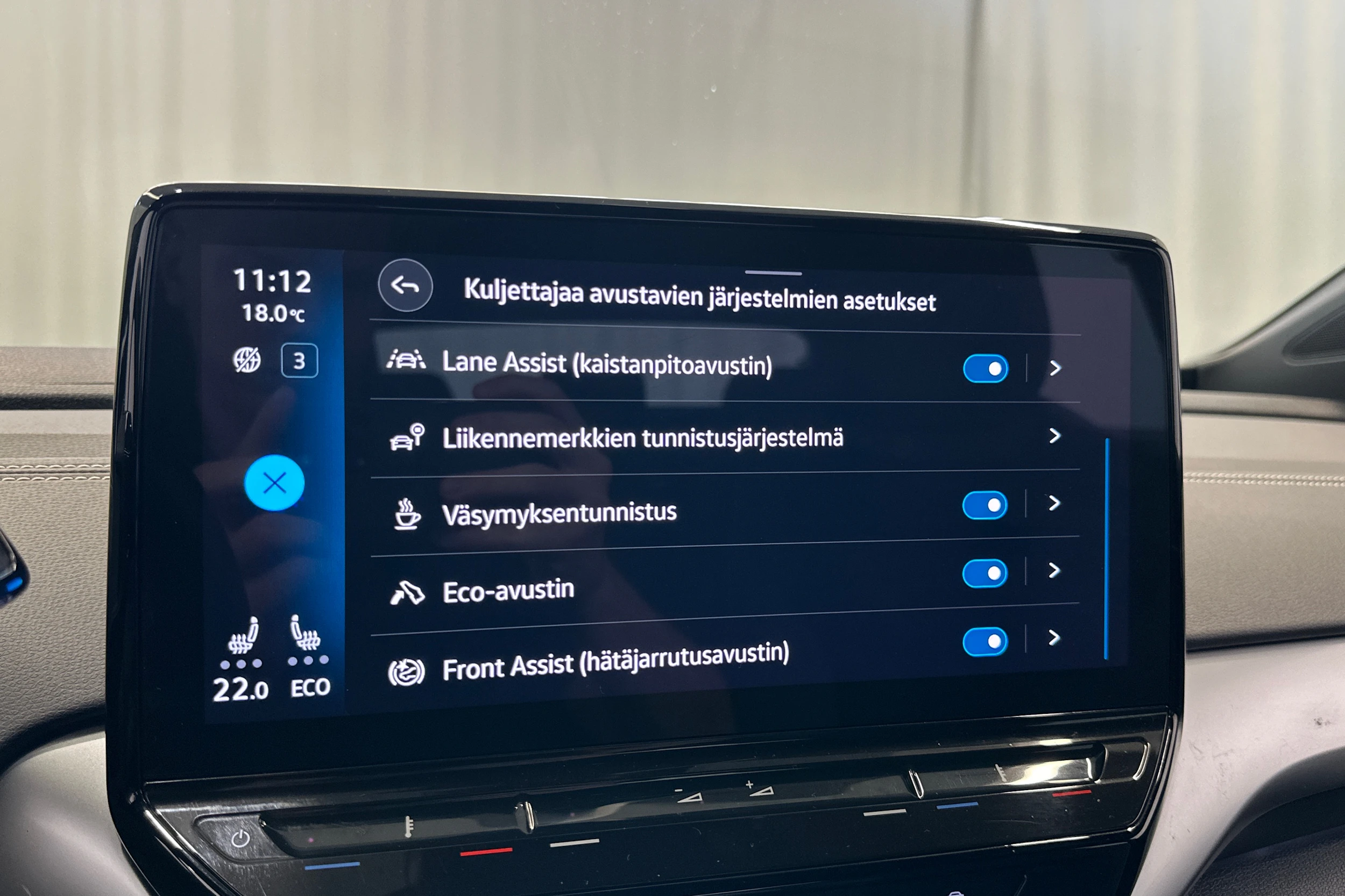sininen Volkswagen ID.5 2023 kuva 19.