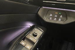 valkoinen Volkswagen ID.5 2023 kuva 19.
