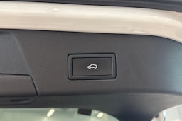valkoinen Volkswagen ID.5 2023 kuva 28.