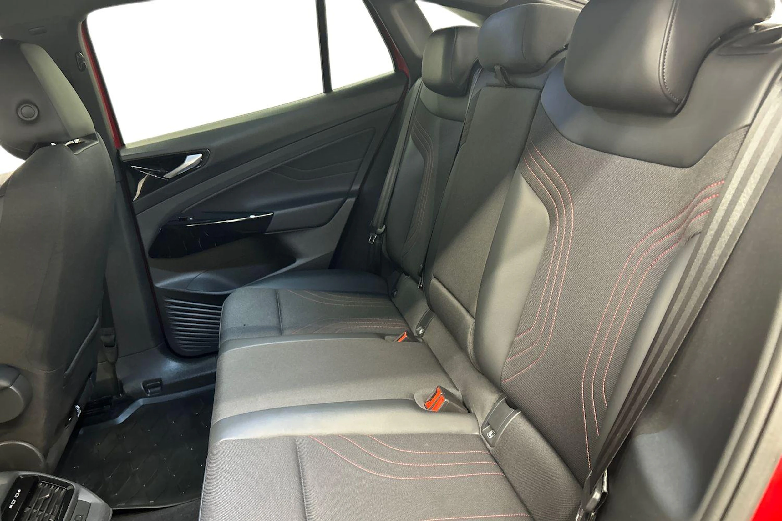 punainen Volkswagen ID.5 2023 kuva 8.