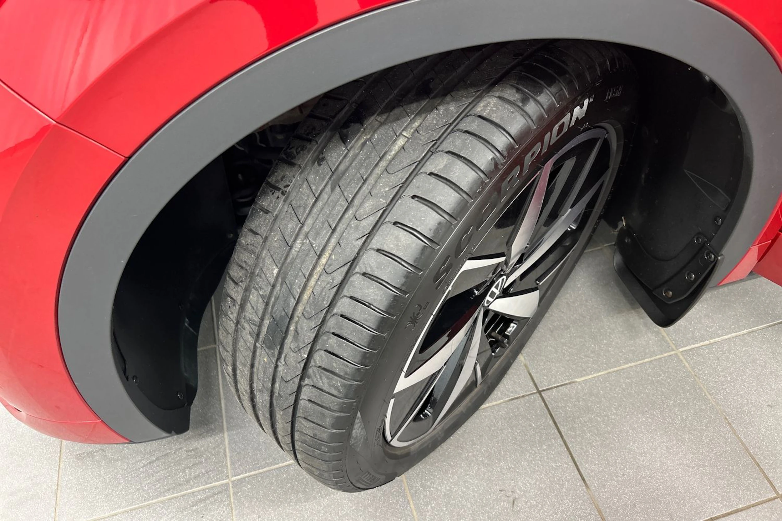 punainen Volkswagen ID.5 2023 kuva 10.