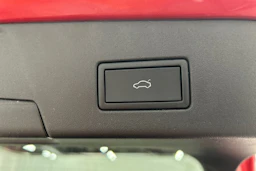 punainen Volkswagen ID.5 2023 kuva 14.