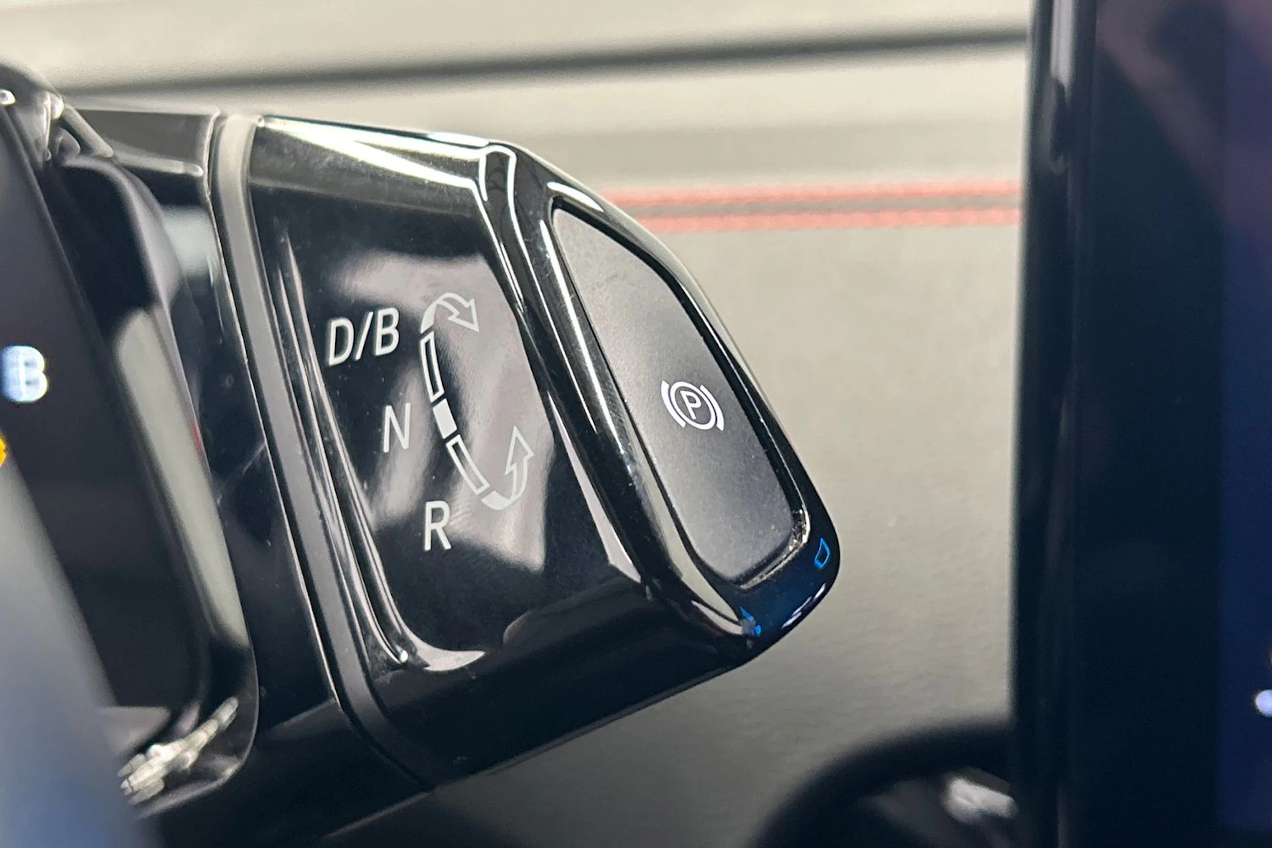 punainen Volkswagen ID.5 2023 kuva 22.