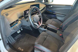 valkoinen Volkswagen ID.5 2023 kuva 3.