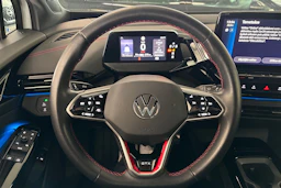 valkoinen Volkswagen ID.5 2023 kuva 27.