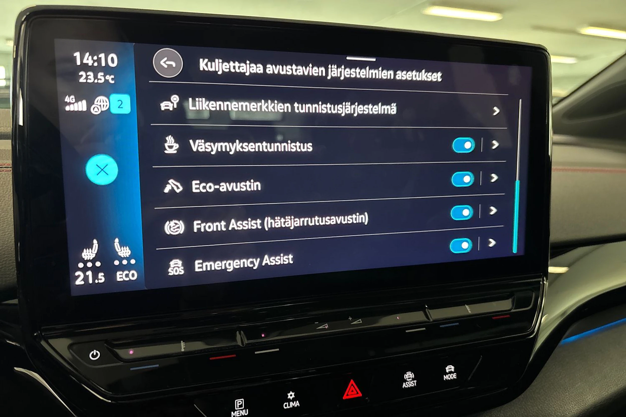 valkoinen Volkswagen ID.5 2023 kuva 38.