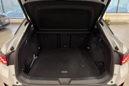 valkoinen Volkswagen ID.5 2023 kuva 15.
