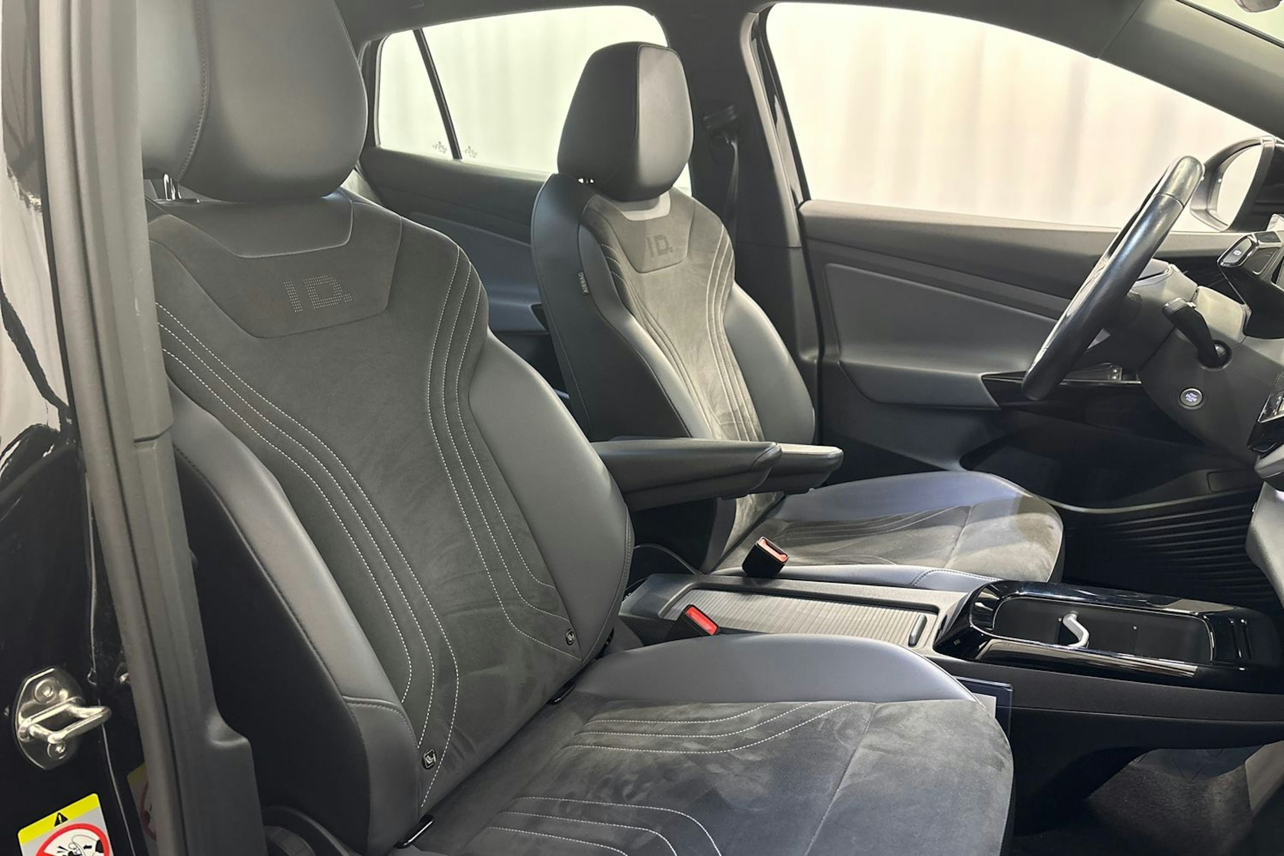 musta Volkswagen ID.5 2023 kuva 14.