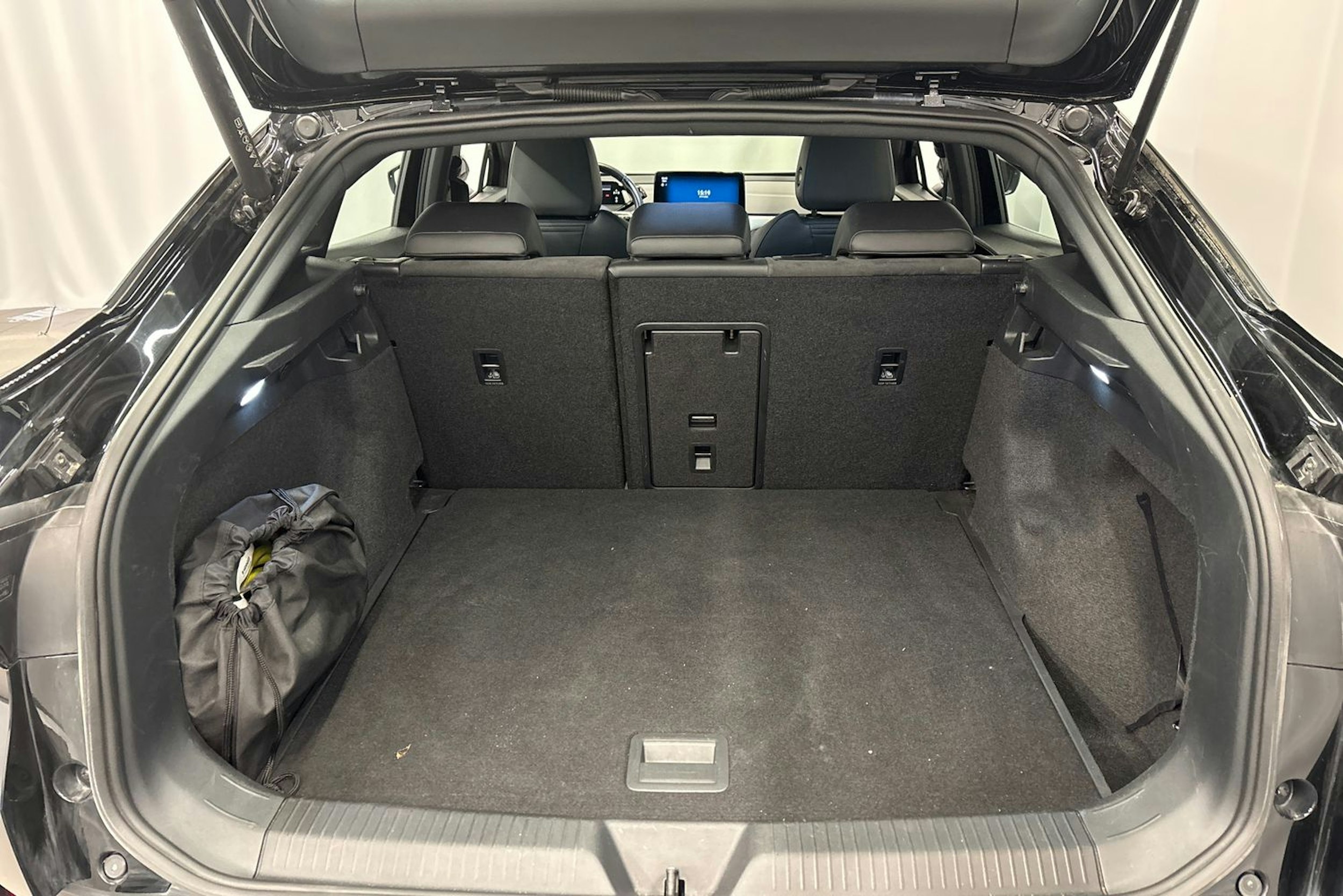 musta Volkswagen ID.5 2023 kuva 15.