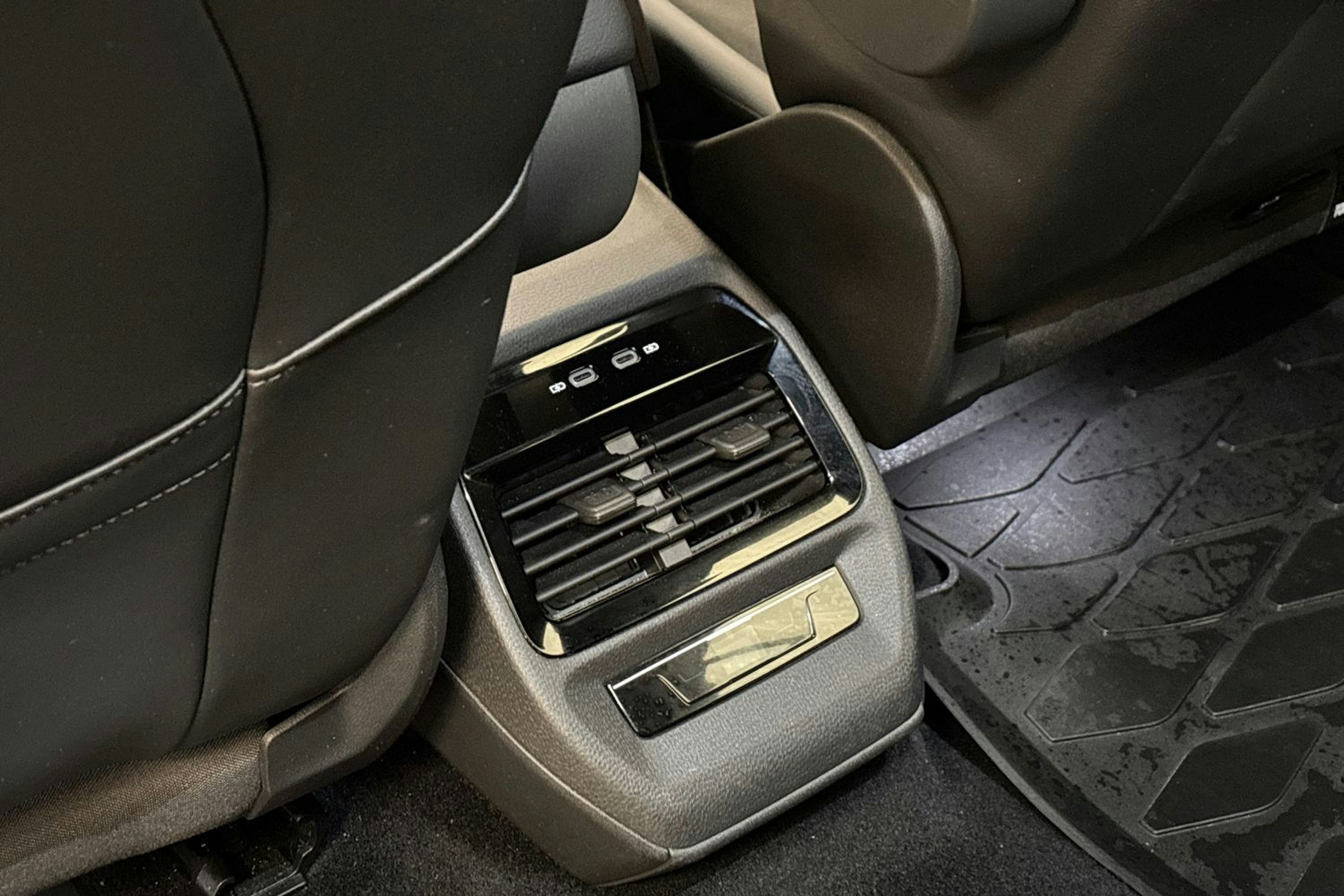 musta Volkswagen ID.5 2023 kuva 16.