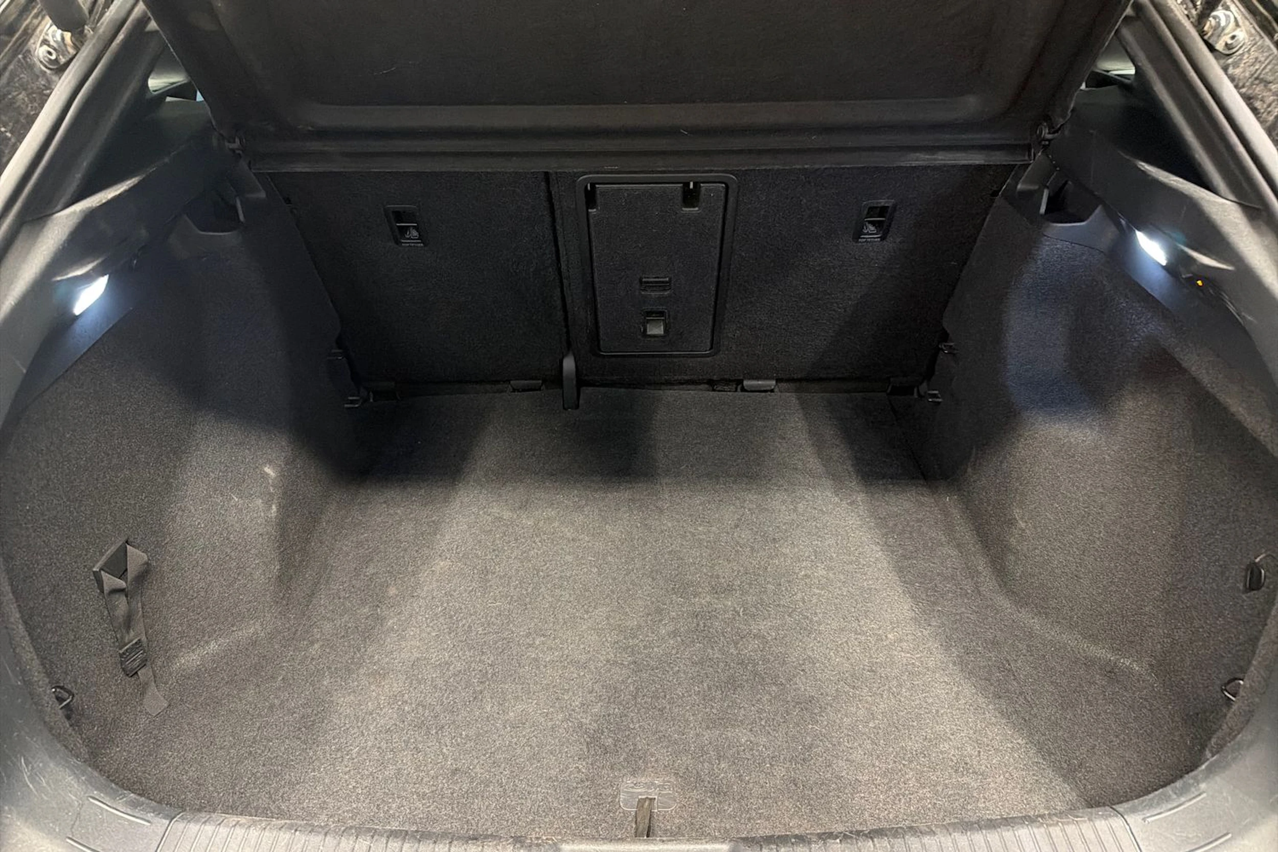Musta Volkswagen ID.5 2023 kuva 19.