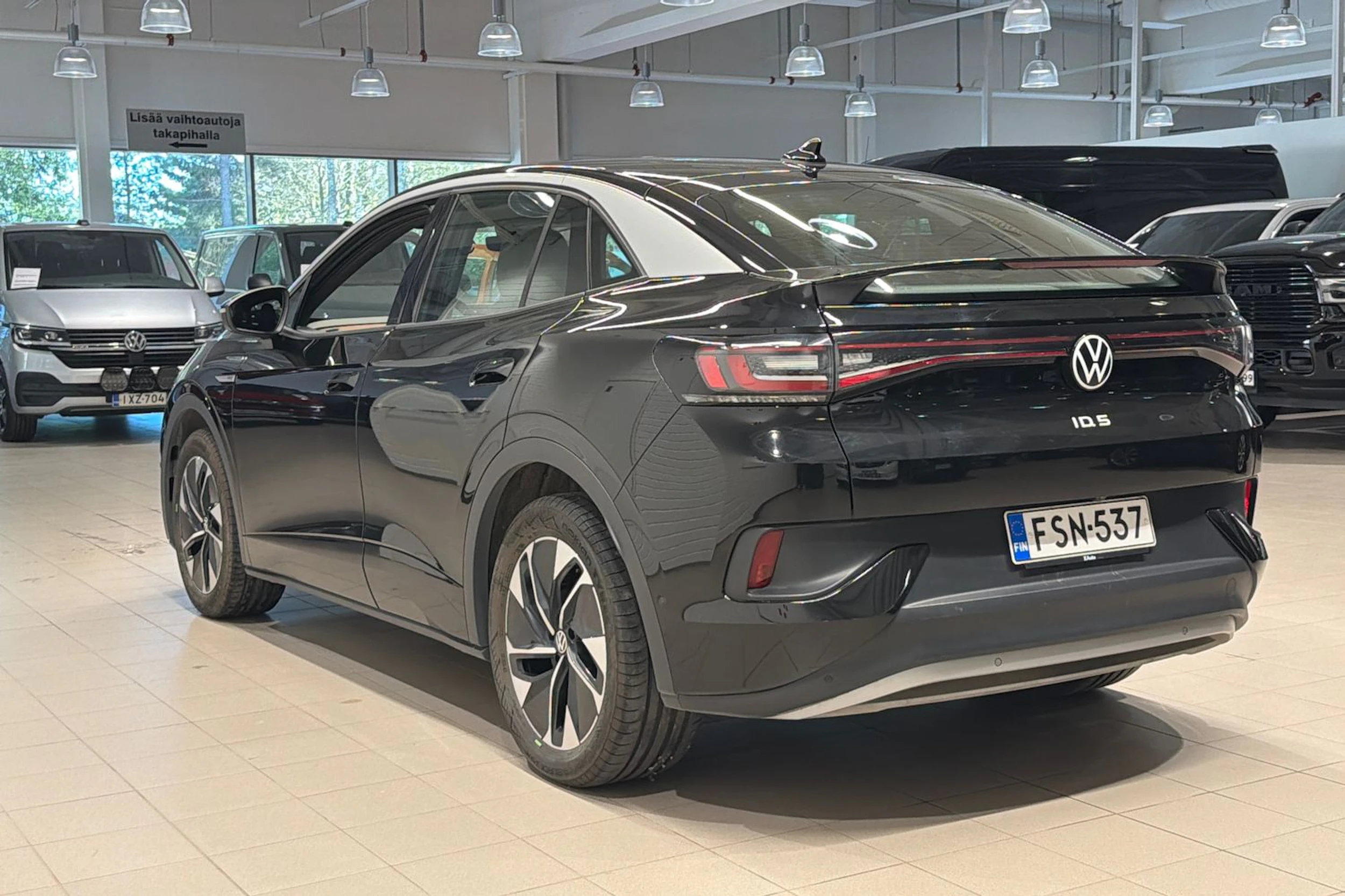 Musta Volkswagen ID.5 2023 kuva 22.