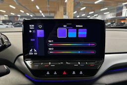 valkoinen Volkswagen ID.5 2023 kuva 15.