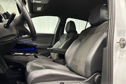 valkoinen Volkswagen ID.5 2023 kuva 14.
