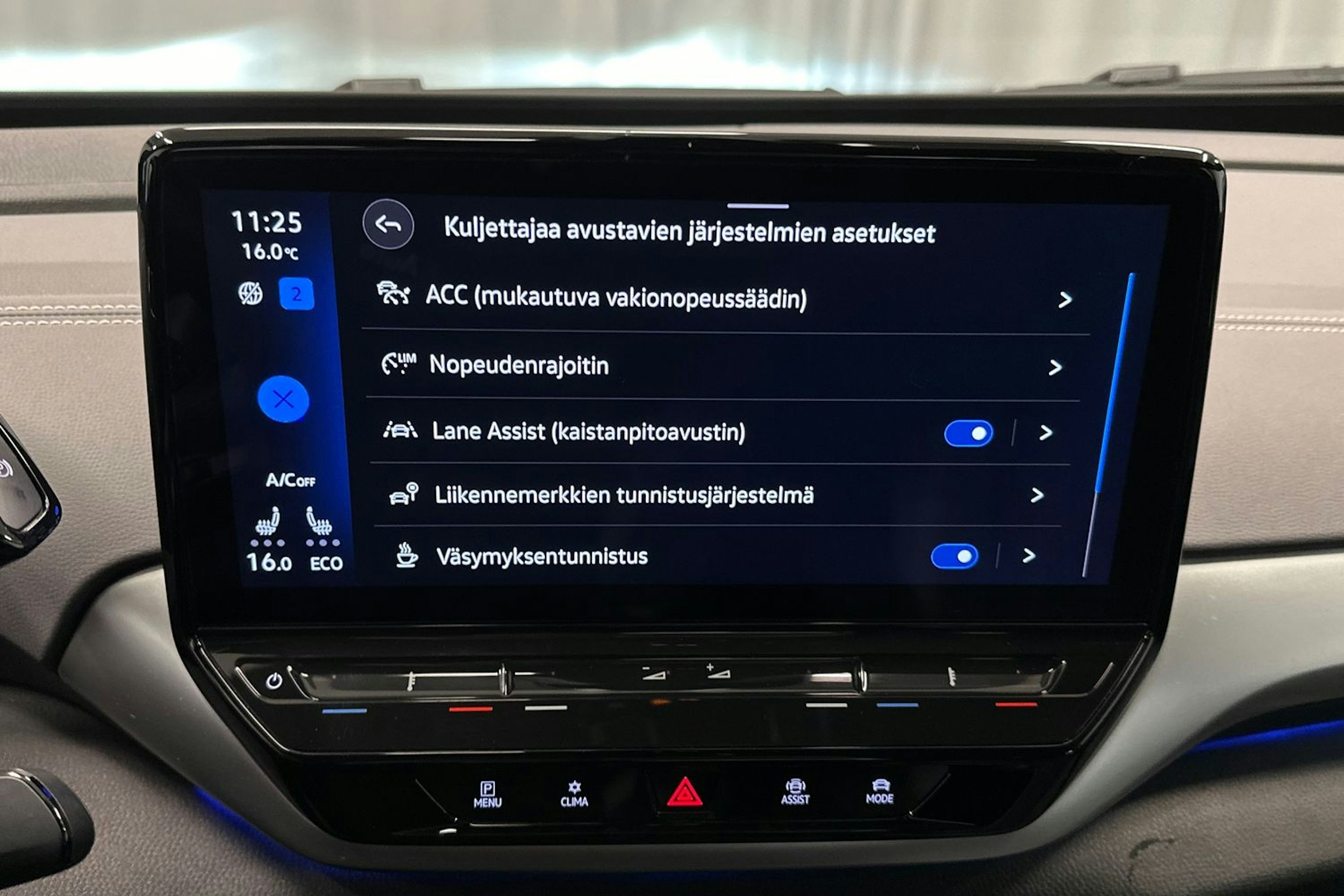 valkoinen Volkswagen ID.5 2023 kuva 26.