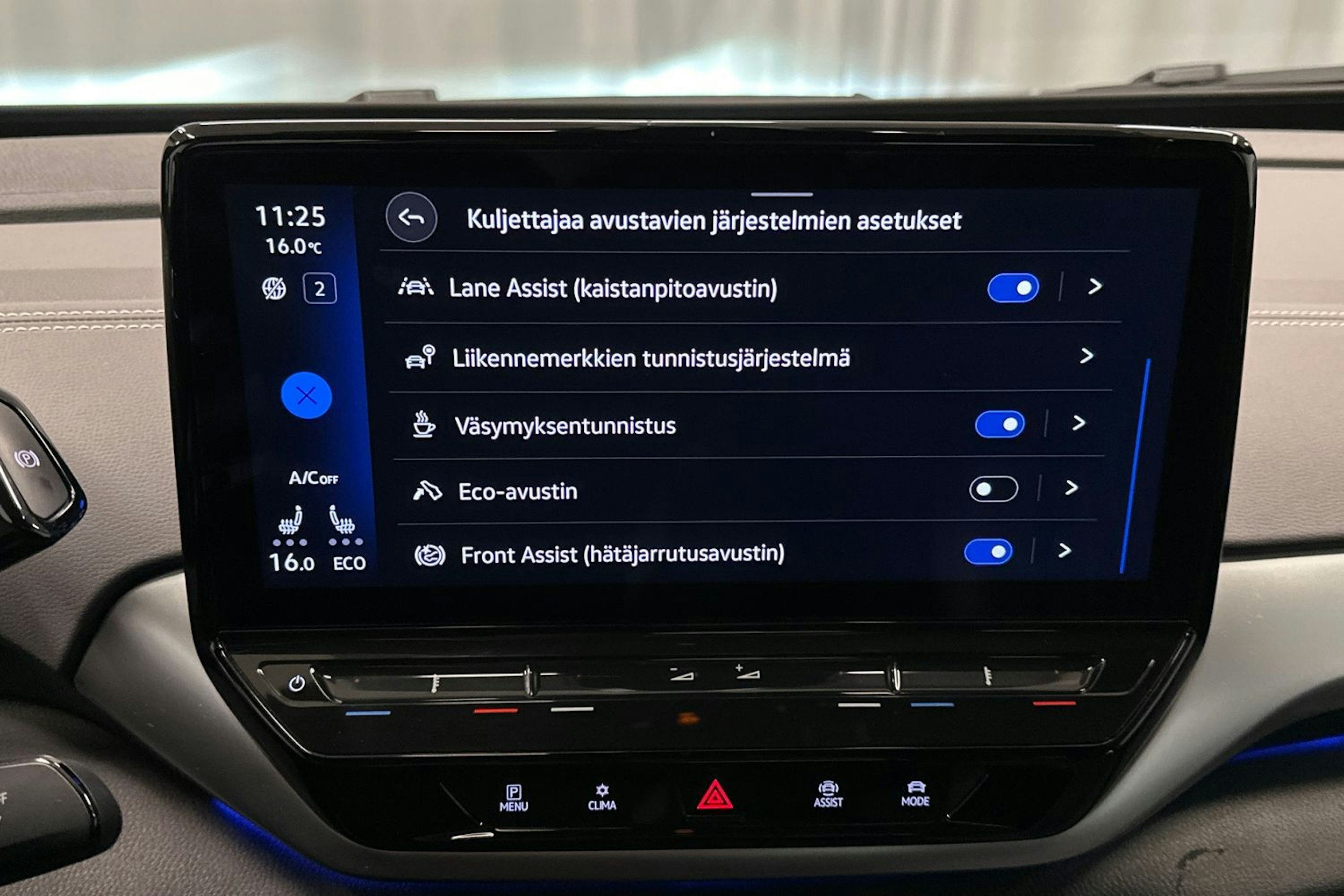 valkoinen Volkswagen ID.5 2023 kuva 27.
