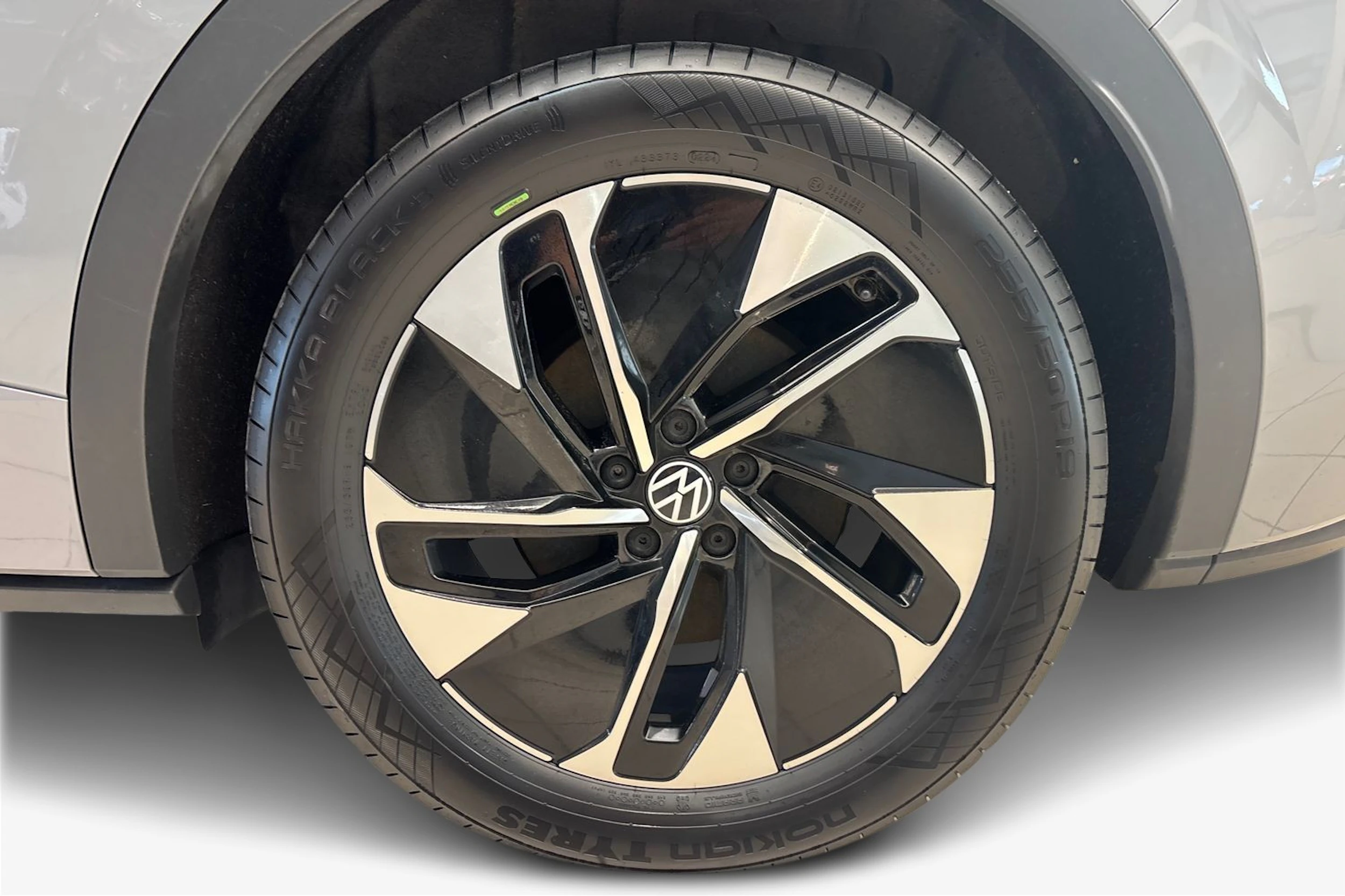 harmaa Volkswagen ID.5 2023 kuva 9.