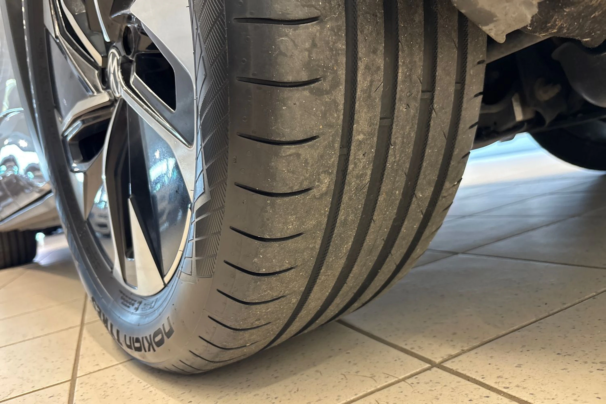 harmaa Volkswagen ID.5 2023 kuva 10.